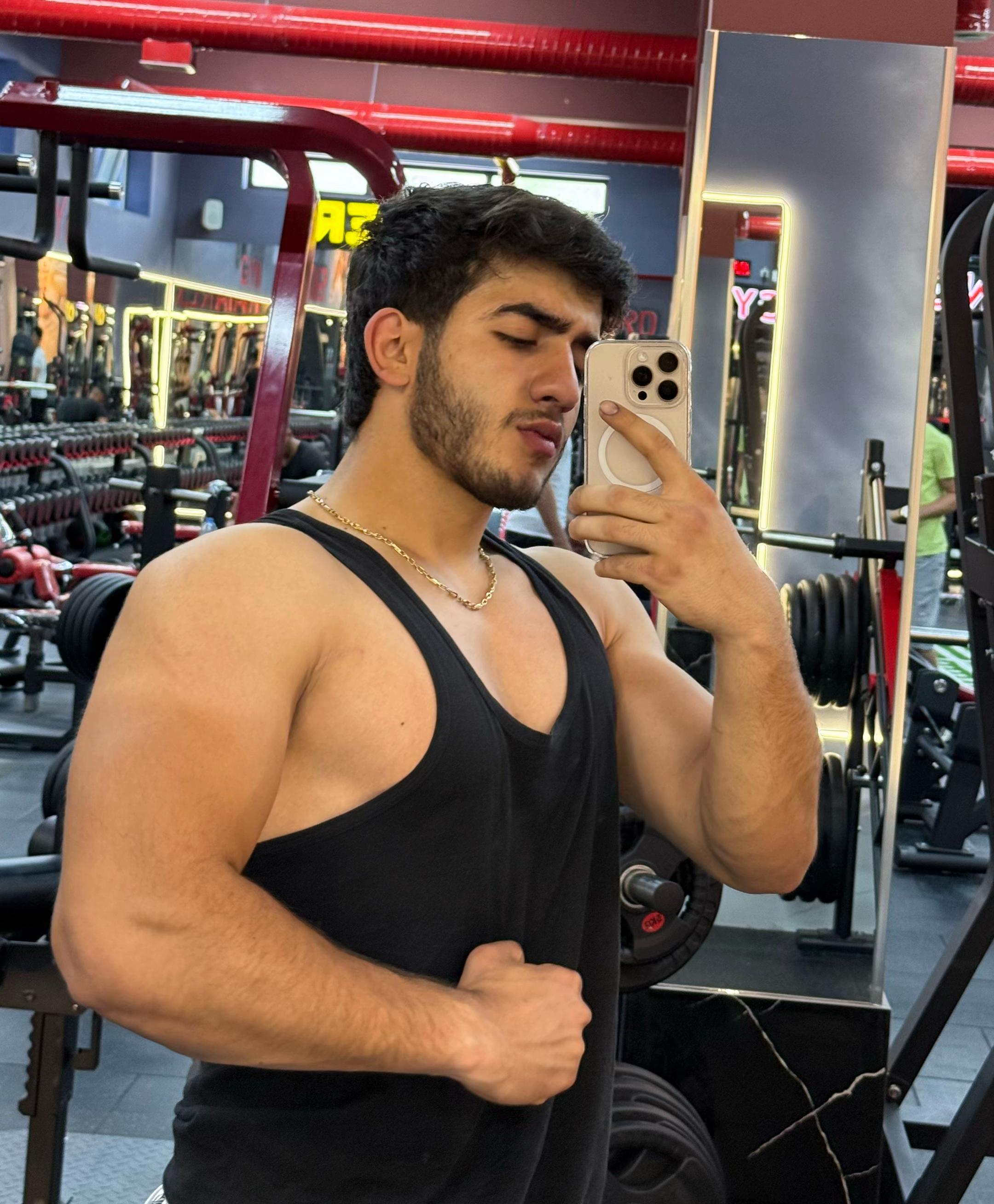 @Sadiq_GYM🦍💪
