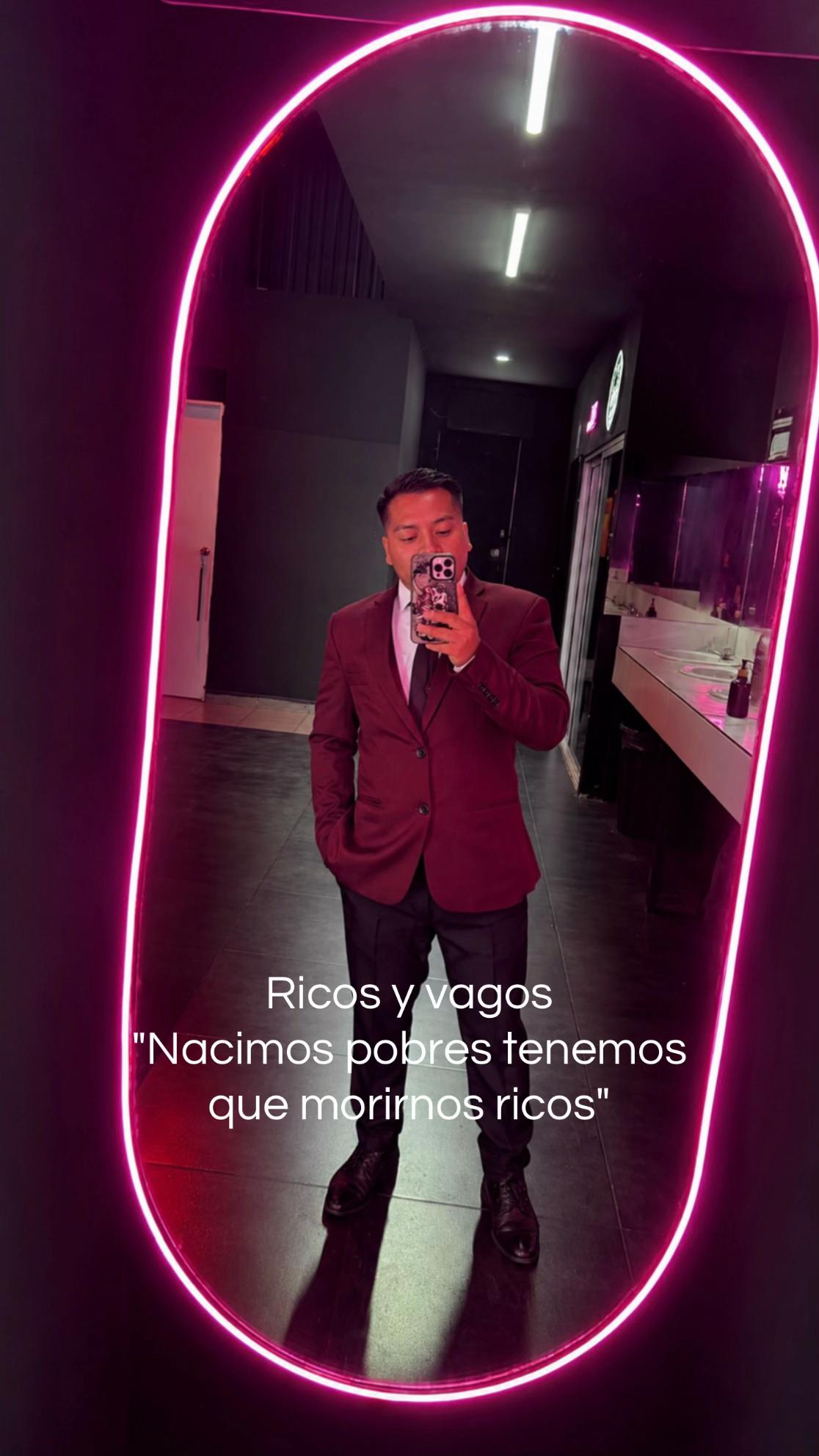 @Efra Velázquez
