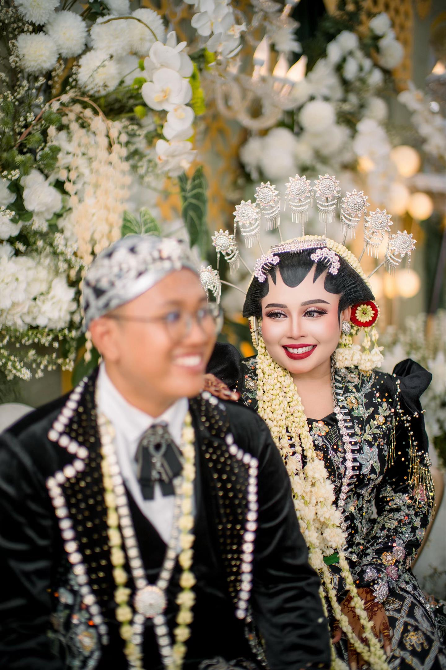 @QUEENBEEWEDDING