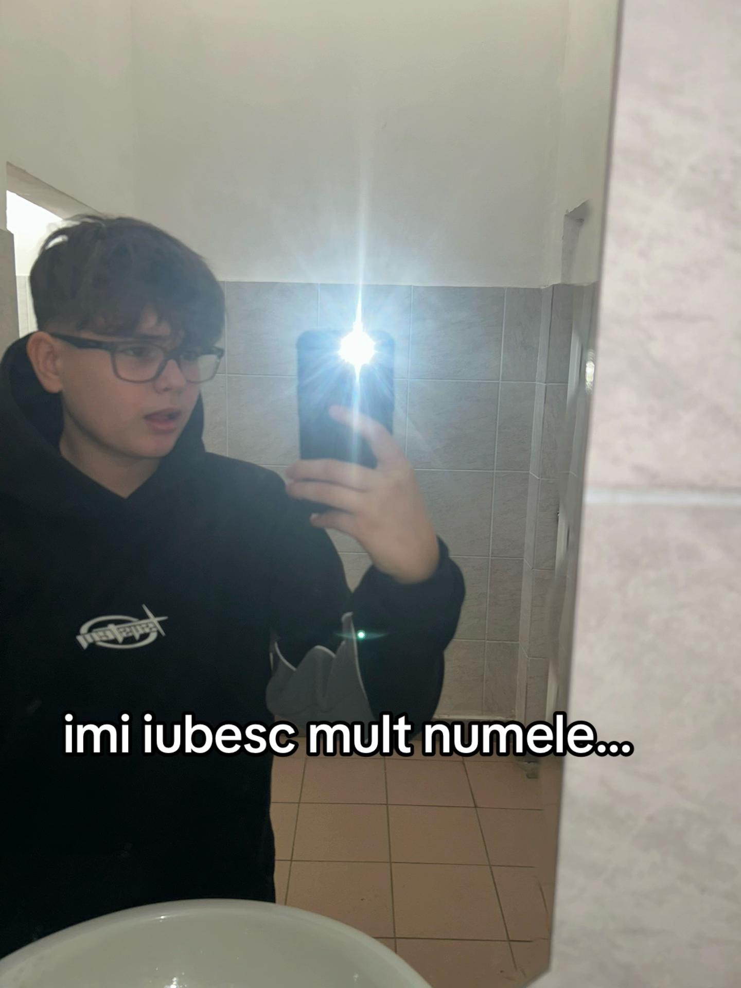 @Robislr