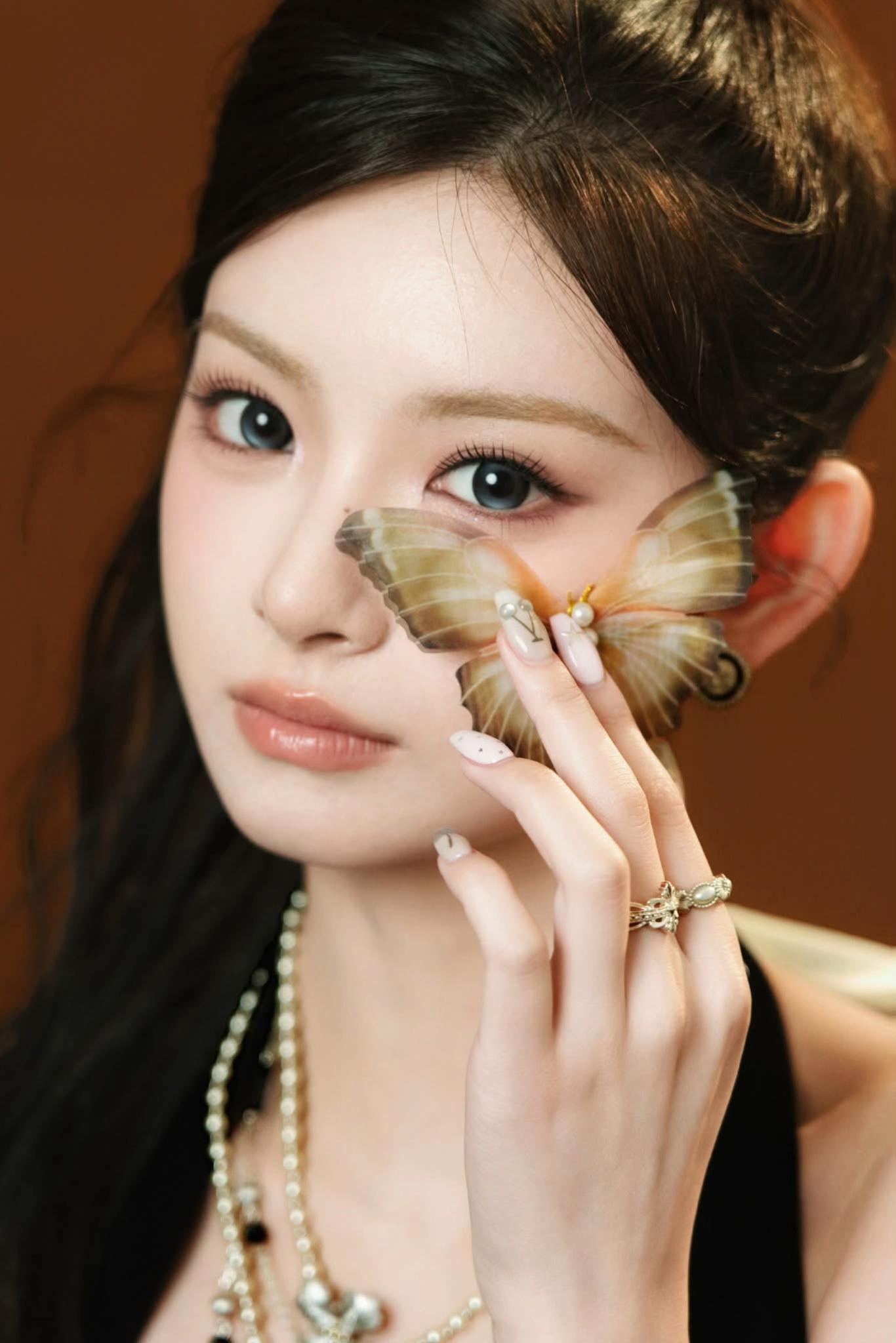 @👸🦋Universal Kpop Idols🦋👑