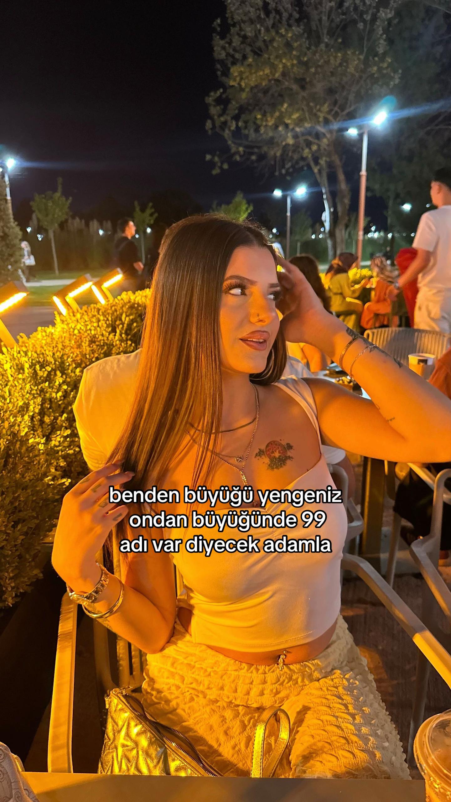 @Azra Eşref