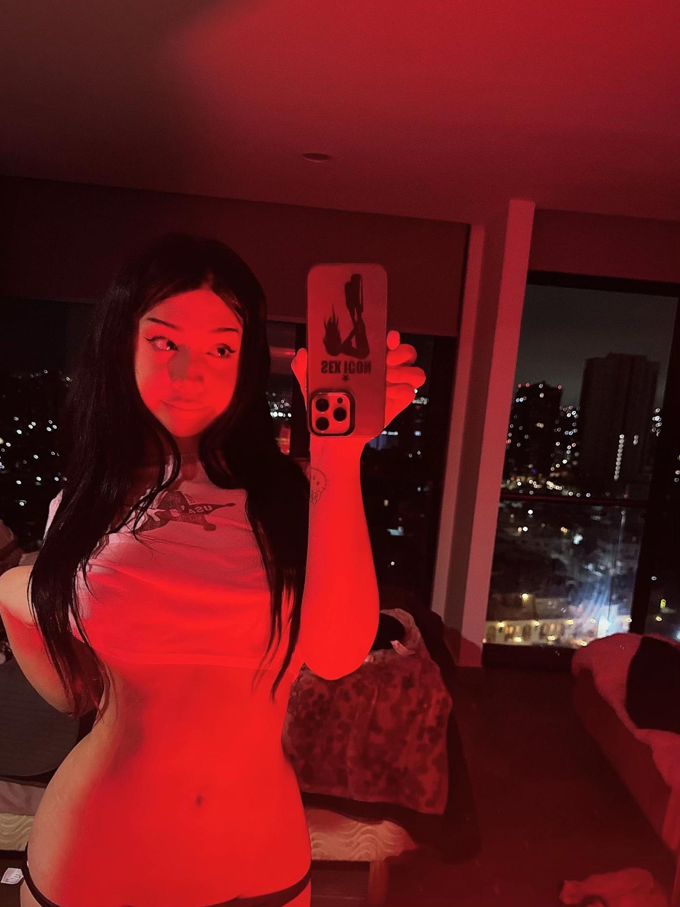 isofigirl (@imsofigirl) - Urlebird