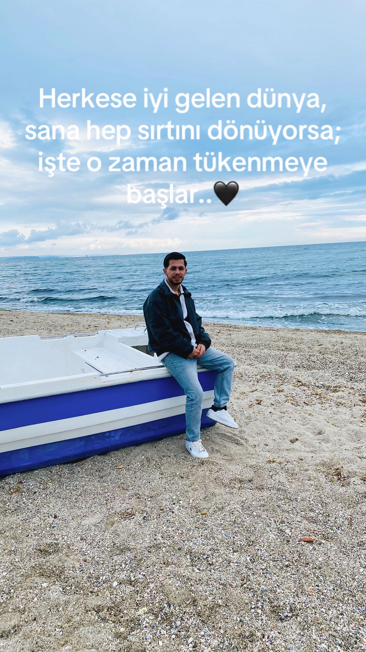 @AZAD_RONİ☀️