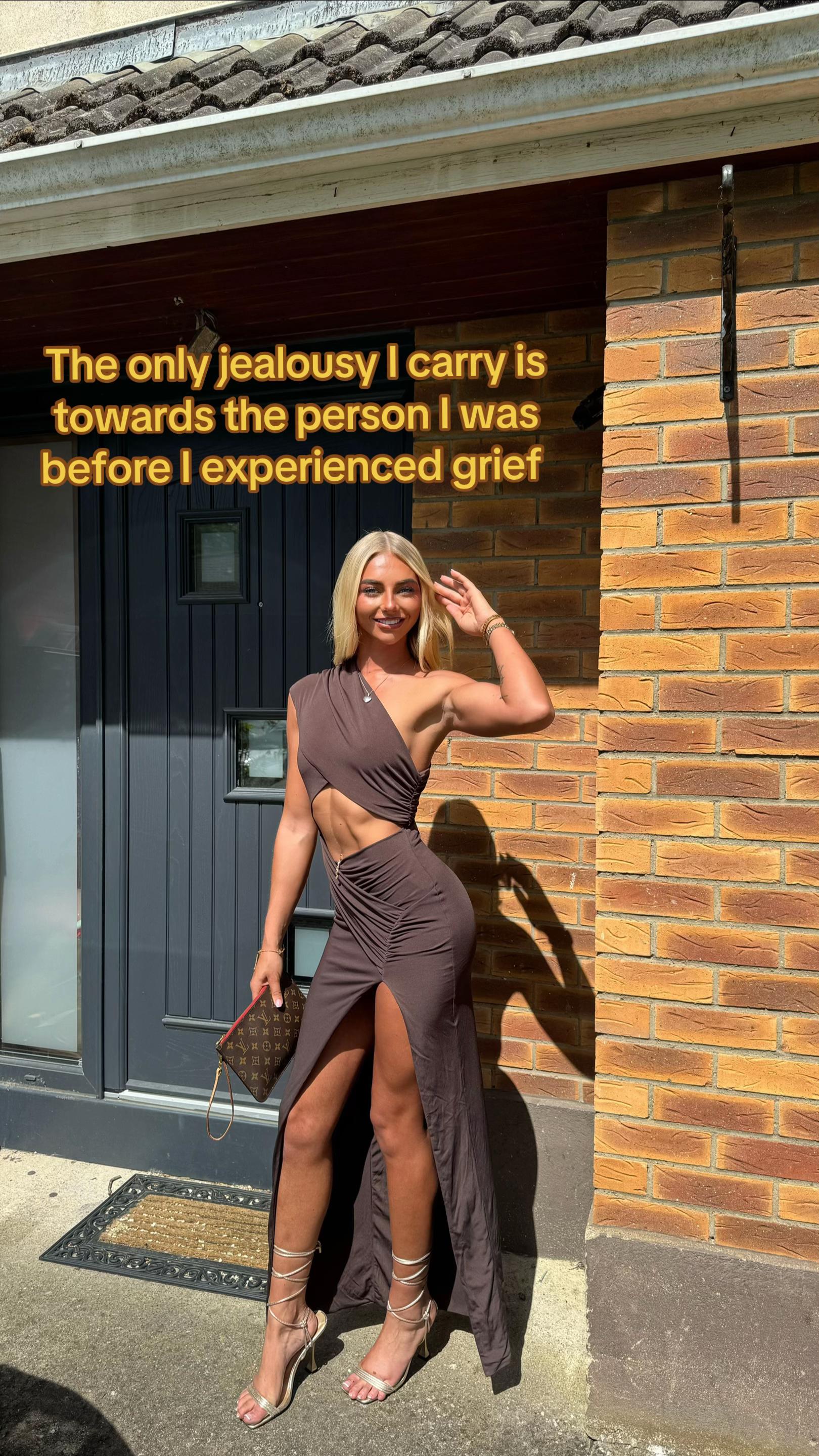 @chloehollyboyle