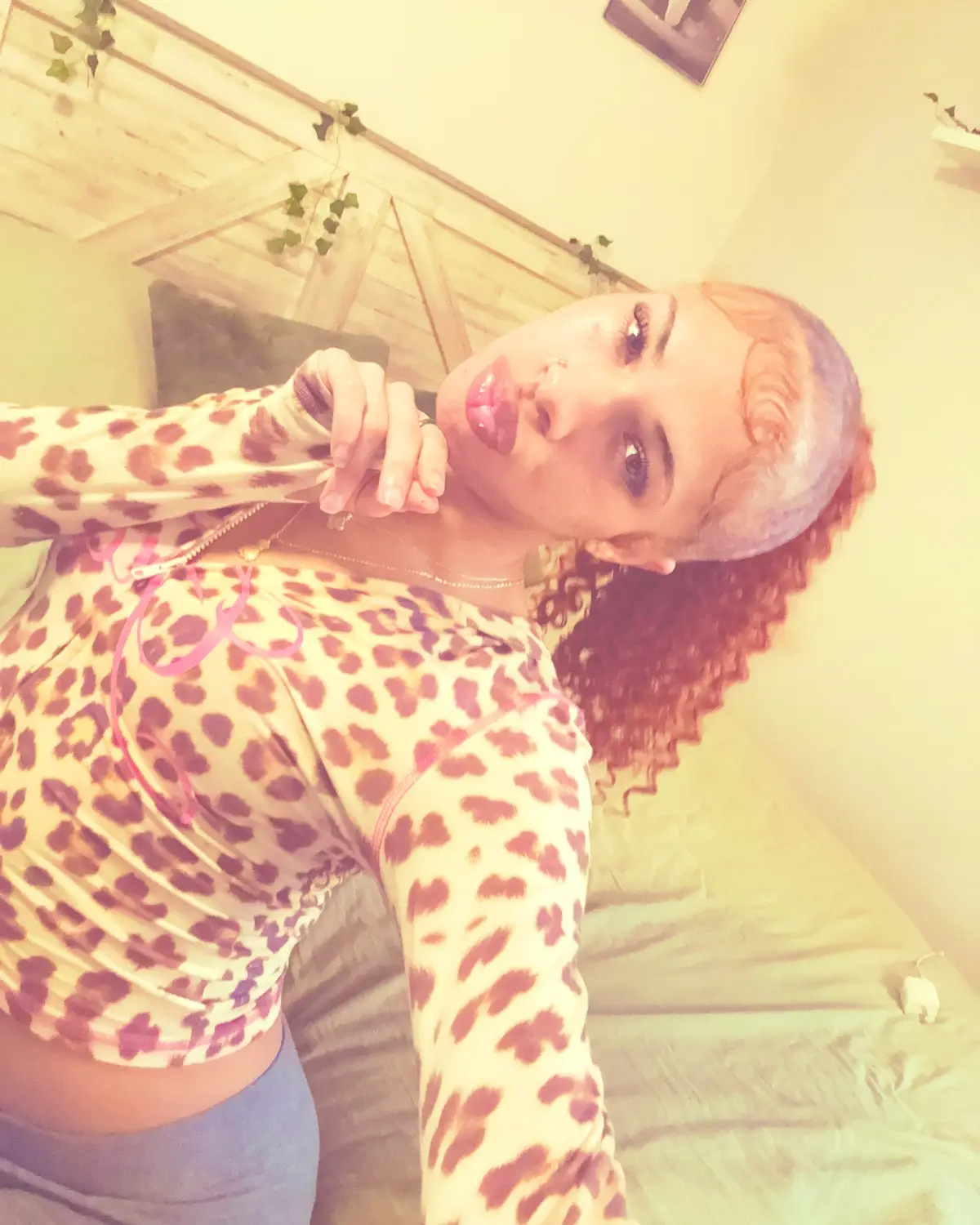 @️