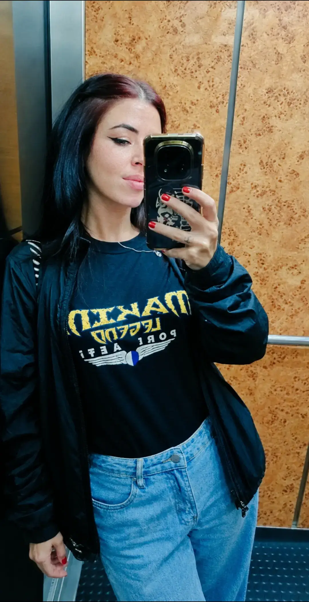 @Laurix_bcn🖤🇪🇦