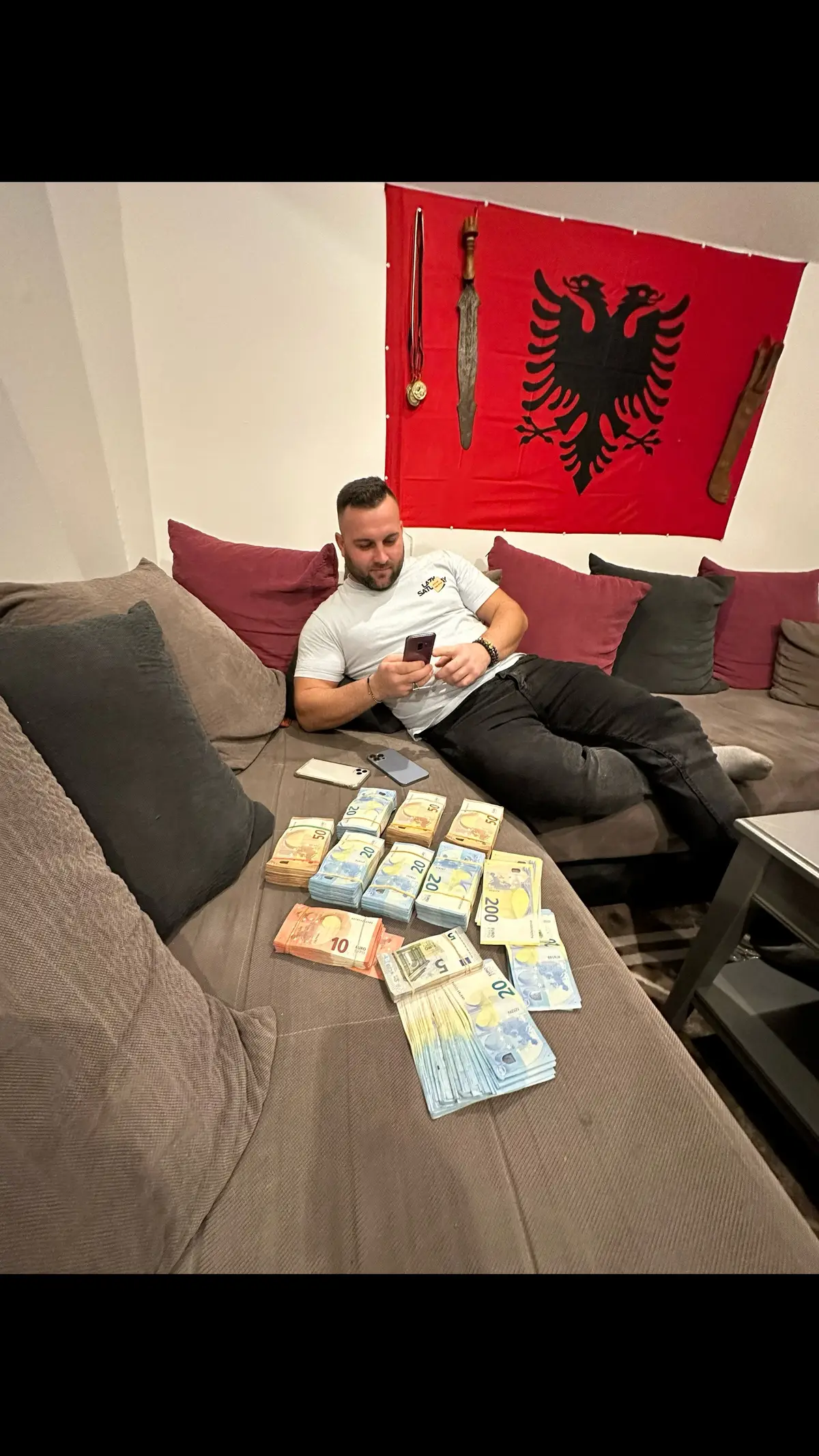 @kinglugina🇦🇱🇧🇪📍