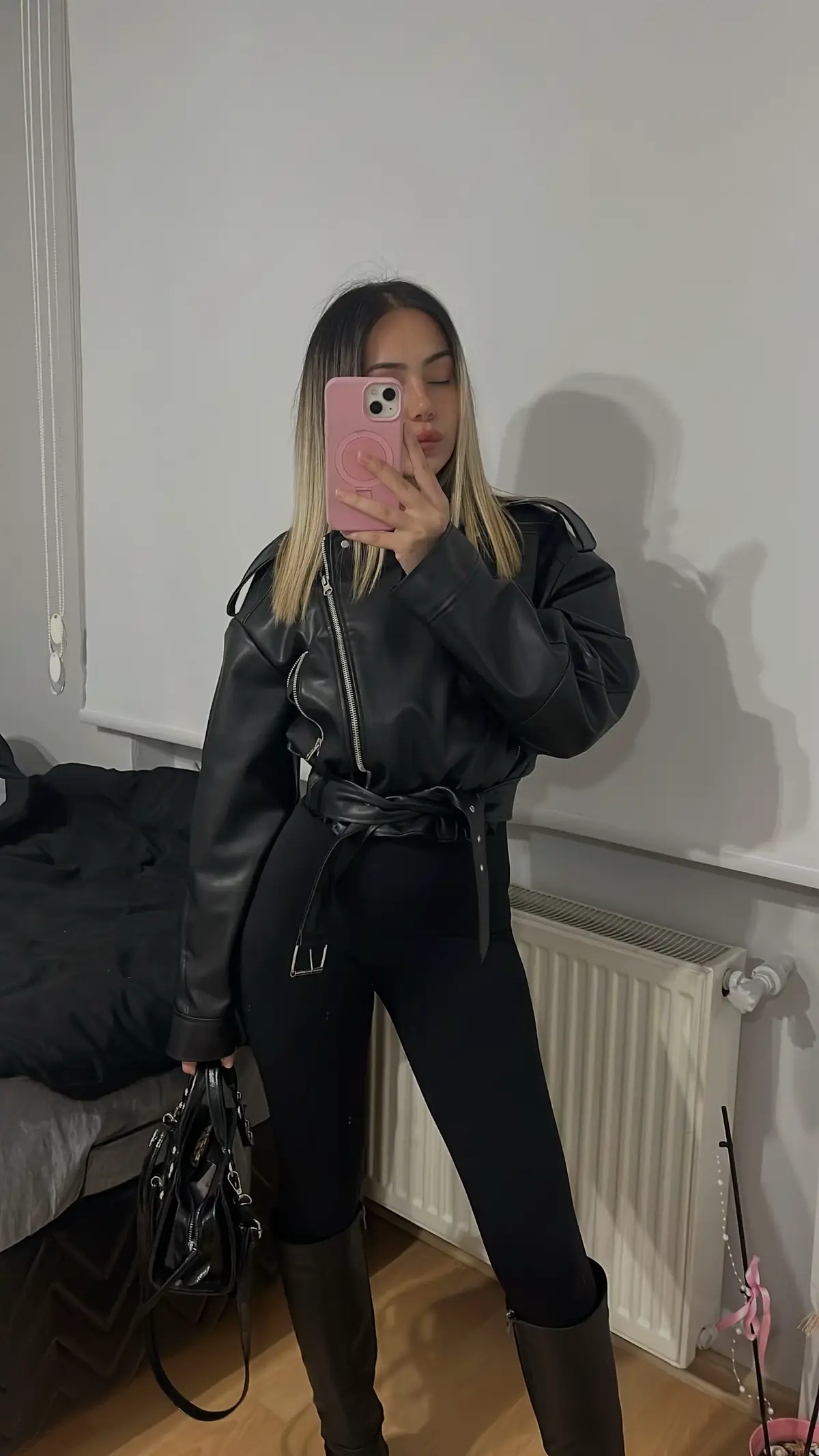 @🦂