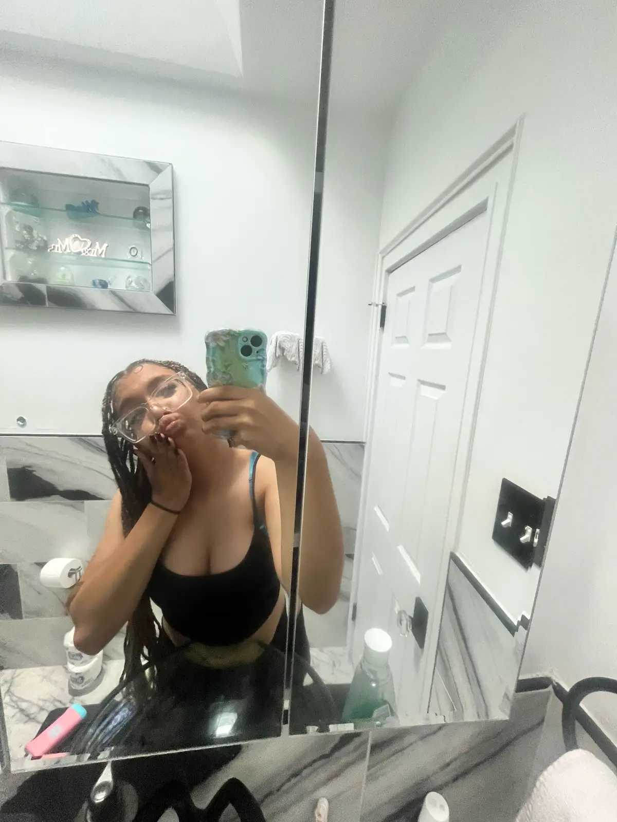 @𝔓𝔬𝔰𝔰𝔢𝔰𝔰𝔢𝔡𝔅𝔢𝔞𝔲𝔱𝔶