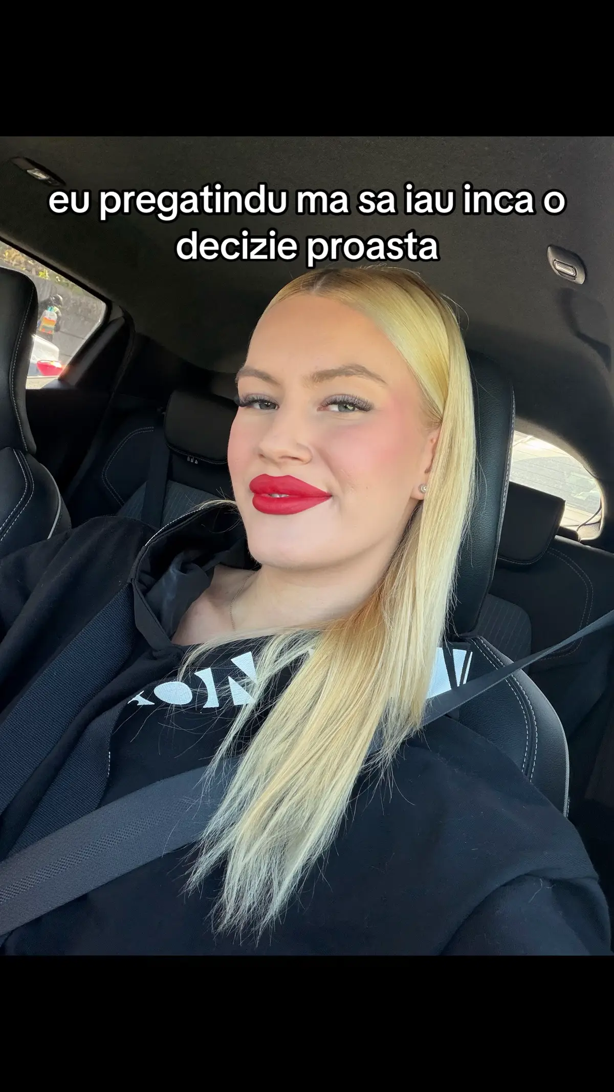@AlexandraM12