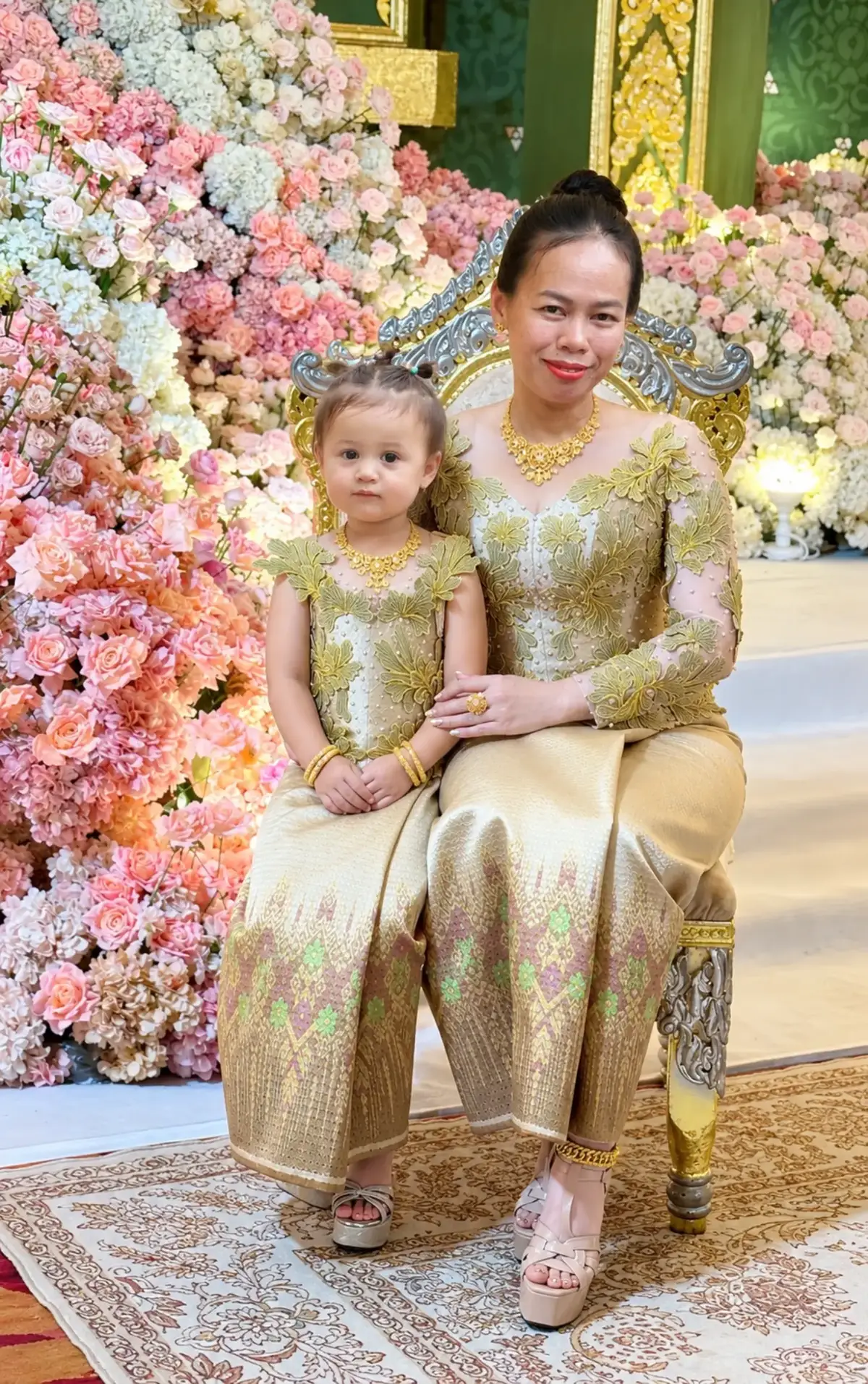 @Chantheary( ចន្ទ័ធារឹ ស៊ុយអែត)