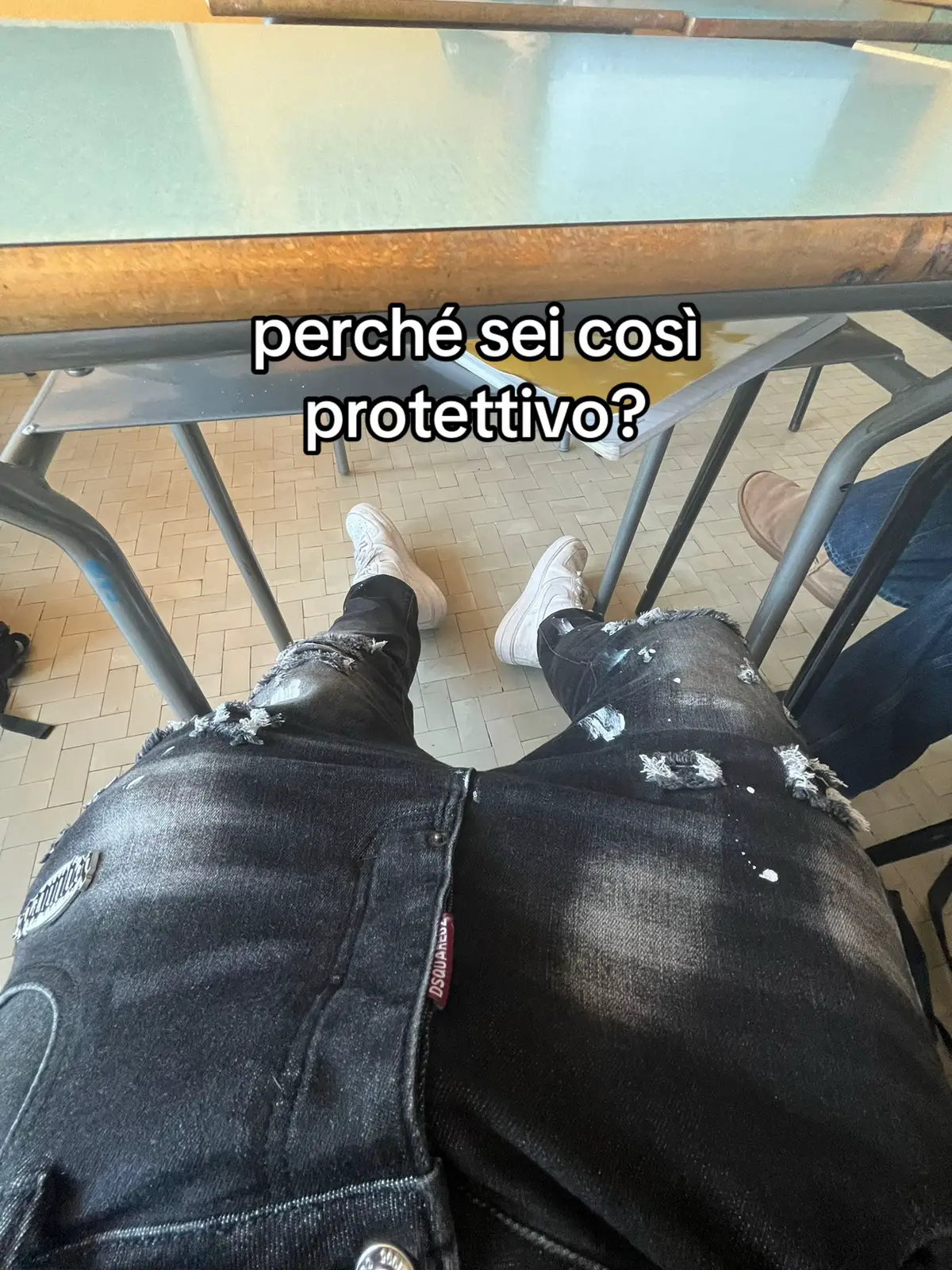 @ℰ