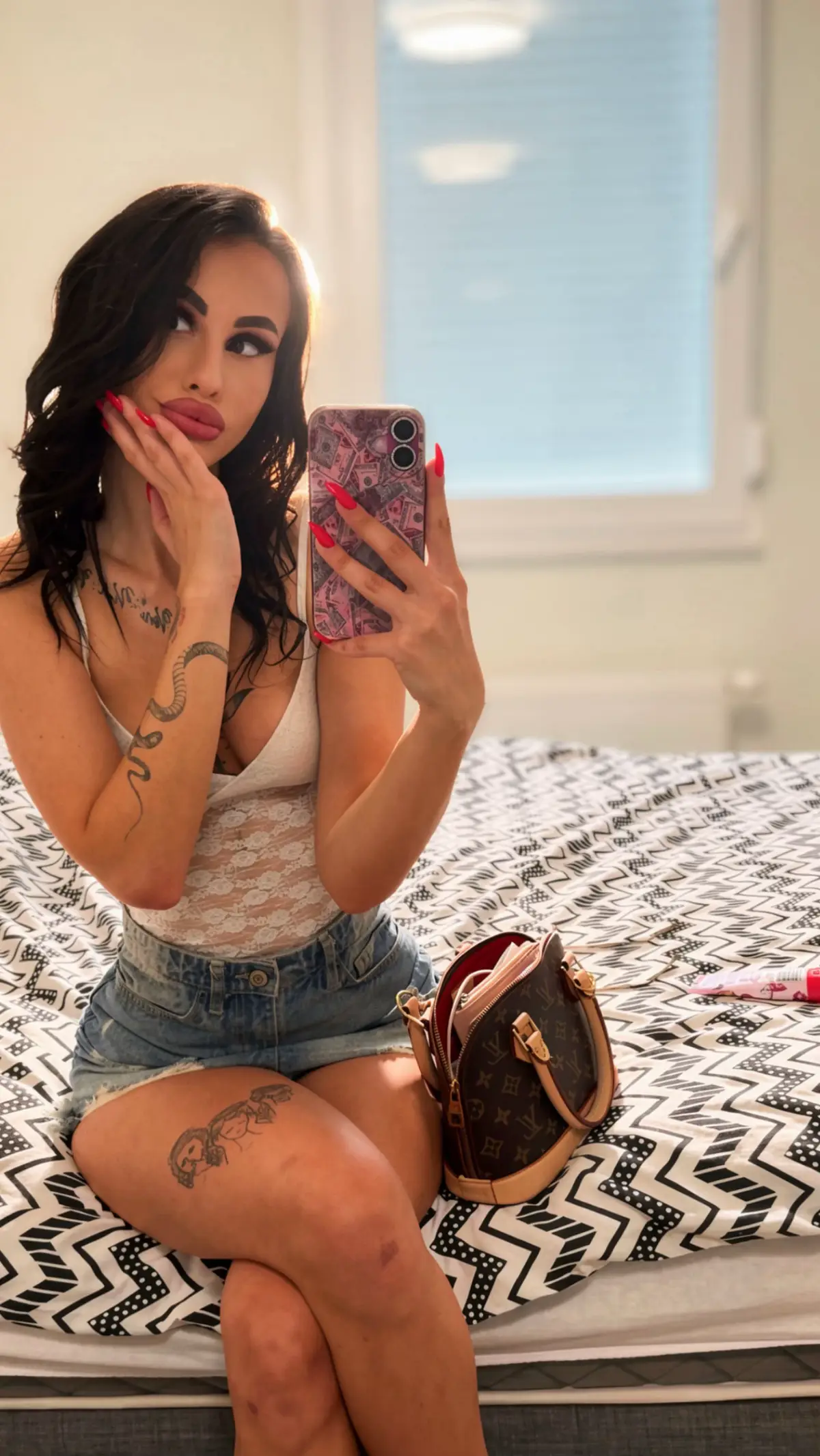 @laariisa27