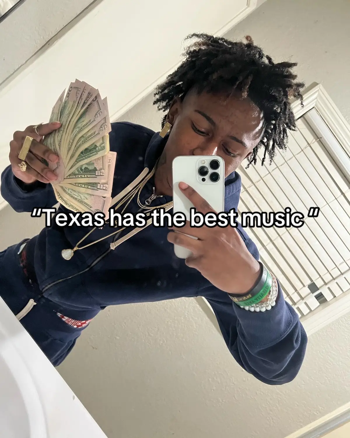 @MoneyMadeRain♛