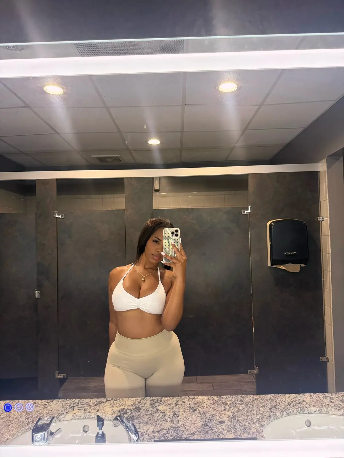 @lazarasalas8