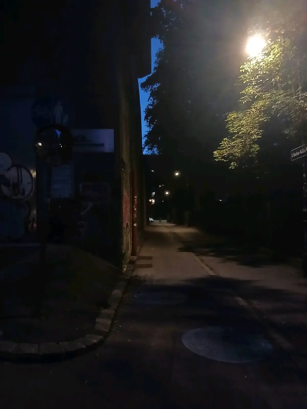 @moon