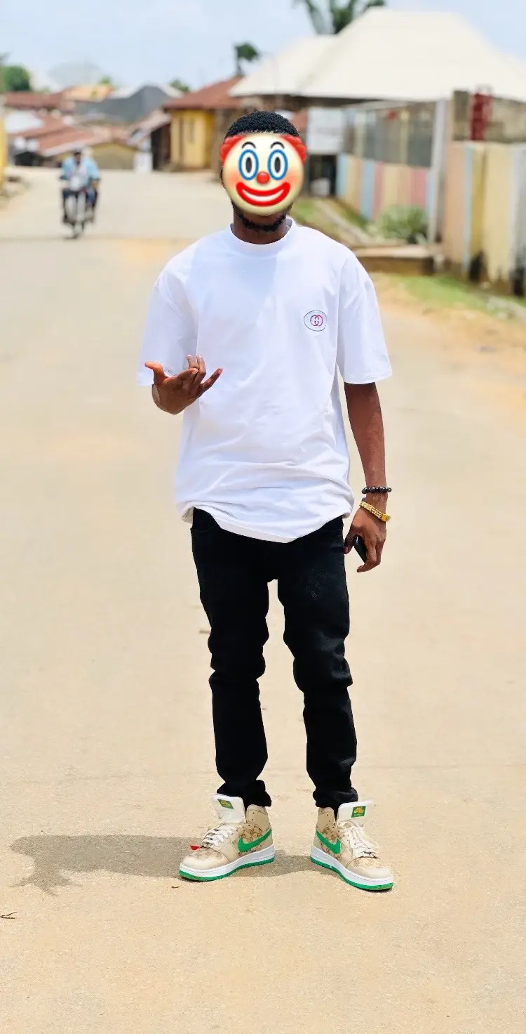 @SUNNY ADE 🥀🤍📸..