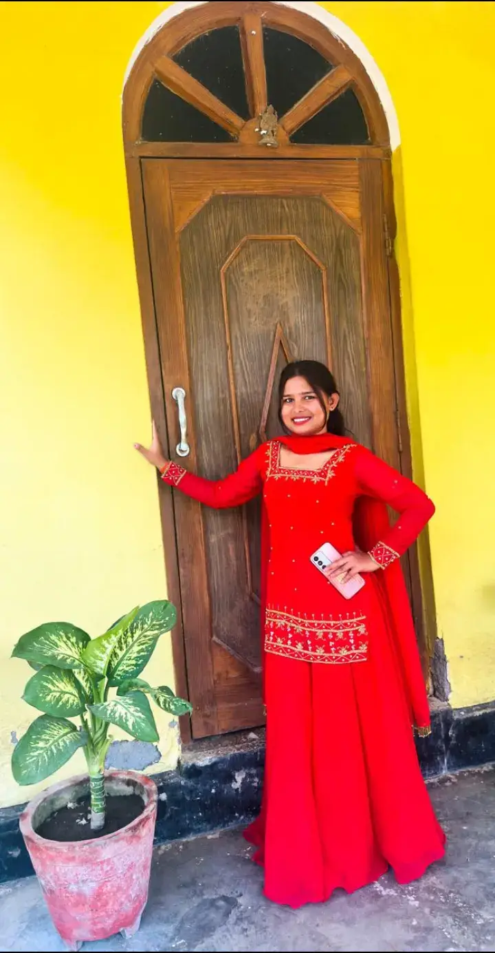 @👑pinky pahari 🍁💚🥀