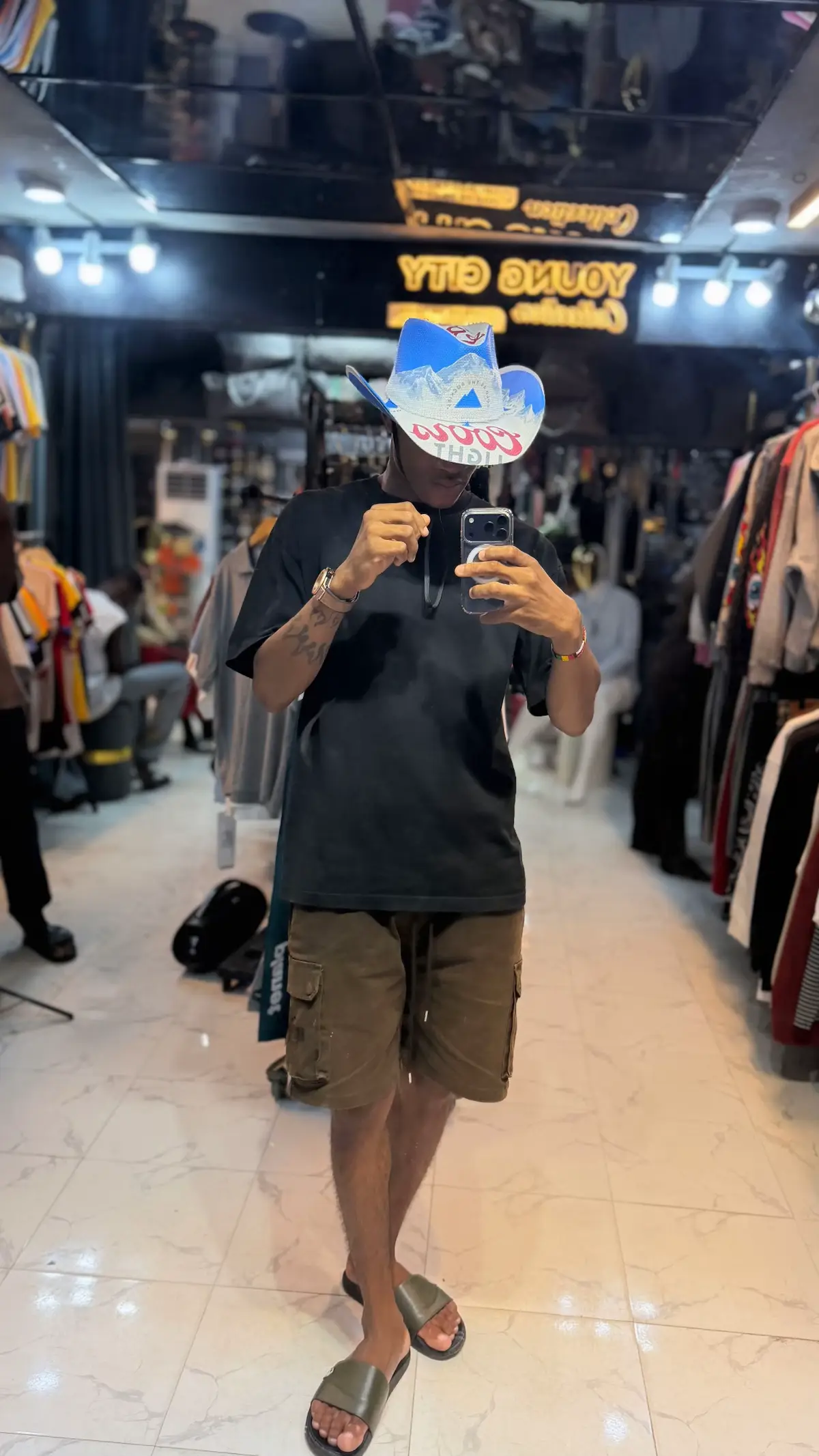 @HAPPINESS 🔥✝️
