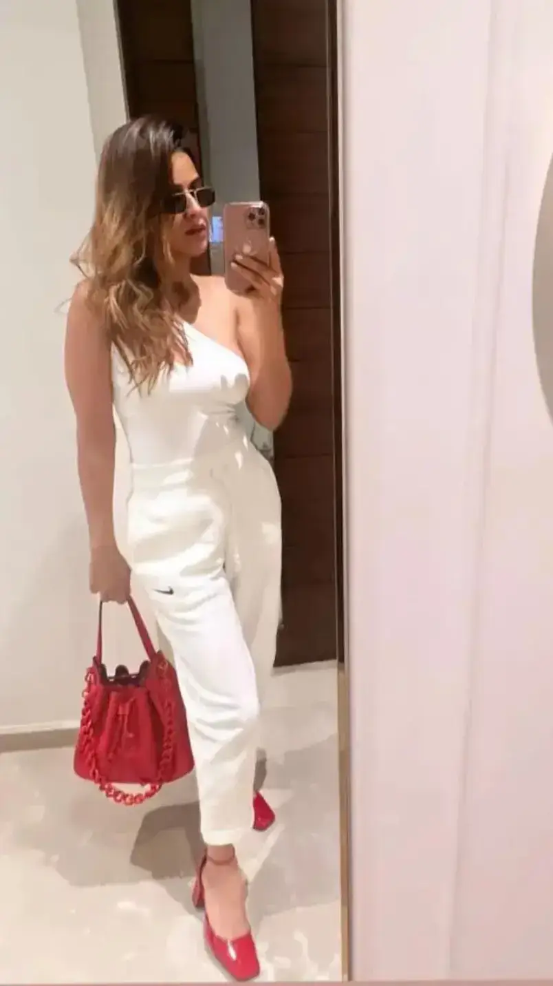 @nia Sharma