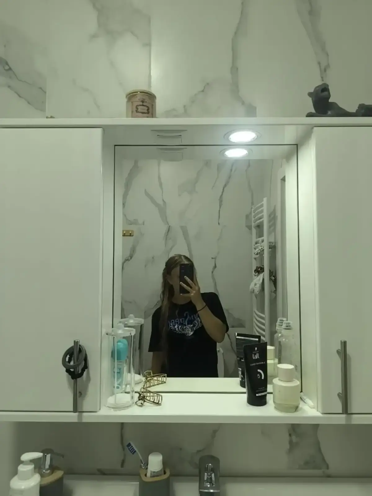 @𝑨𝒏𝒂
