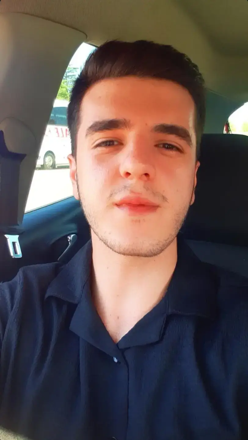 @:))