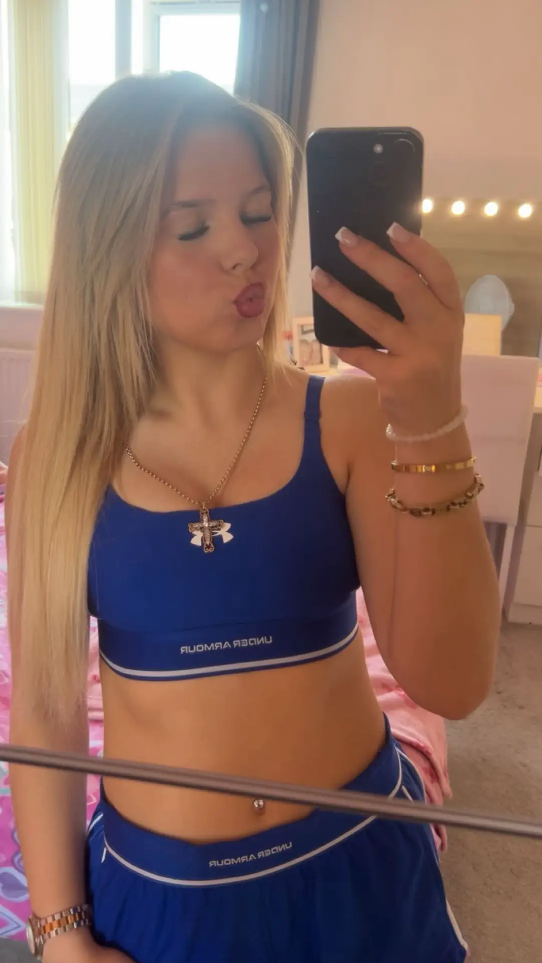@𝐡𝐨𝐥𝐥𝐲𝐣𝐚𝐧𝐞𝐚𝐛𝐛𝐨𝐭𝐭