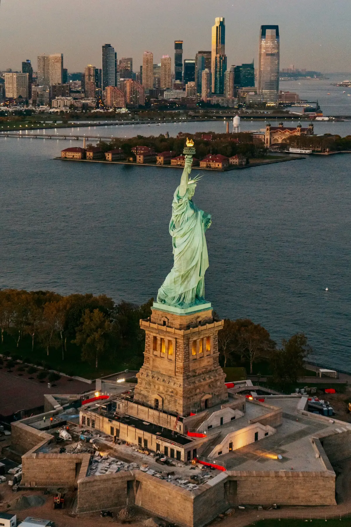 @FlyNYON