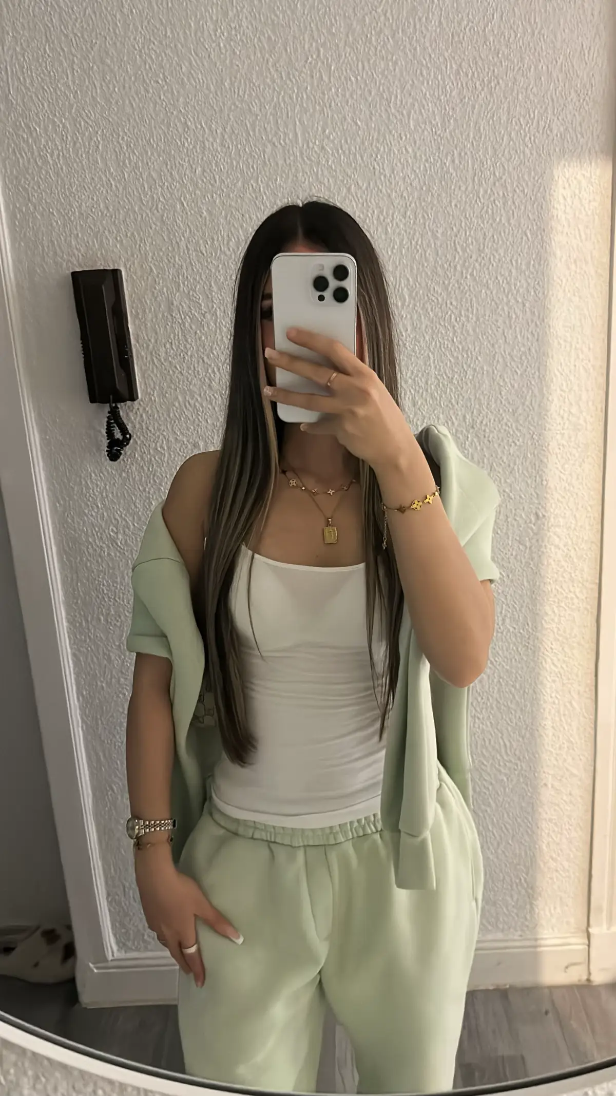 @𝑒𝓁𝓃𝒶𝓏♡