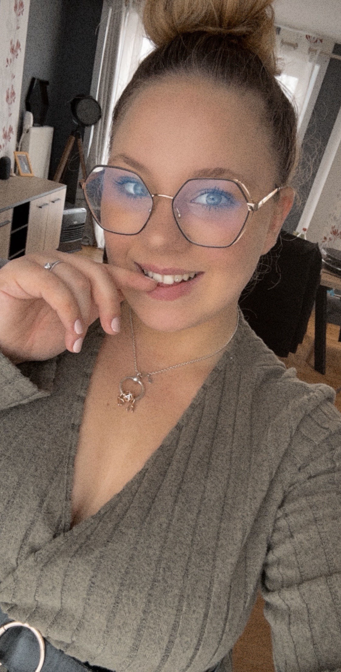 @Curvy_Laurine