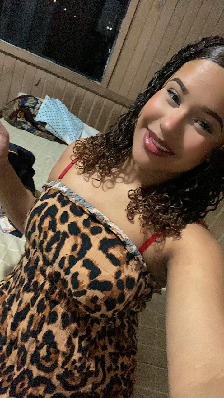 @carolainevitoria