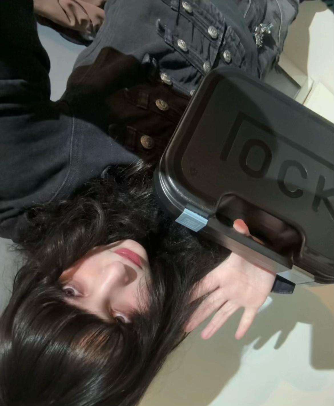 @>,..,<
