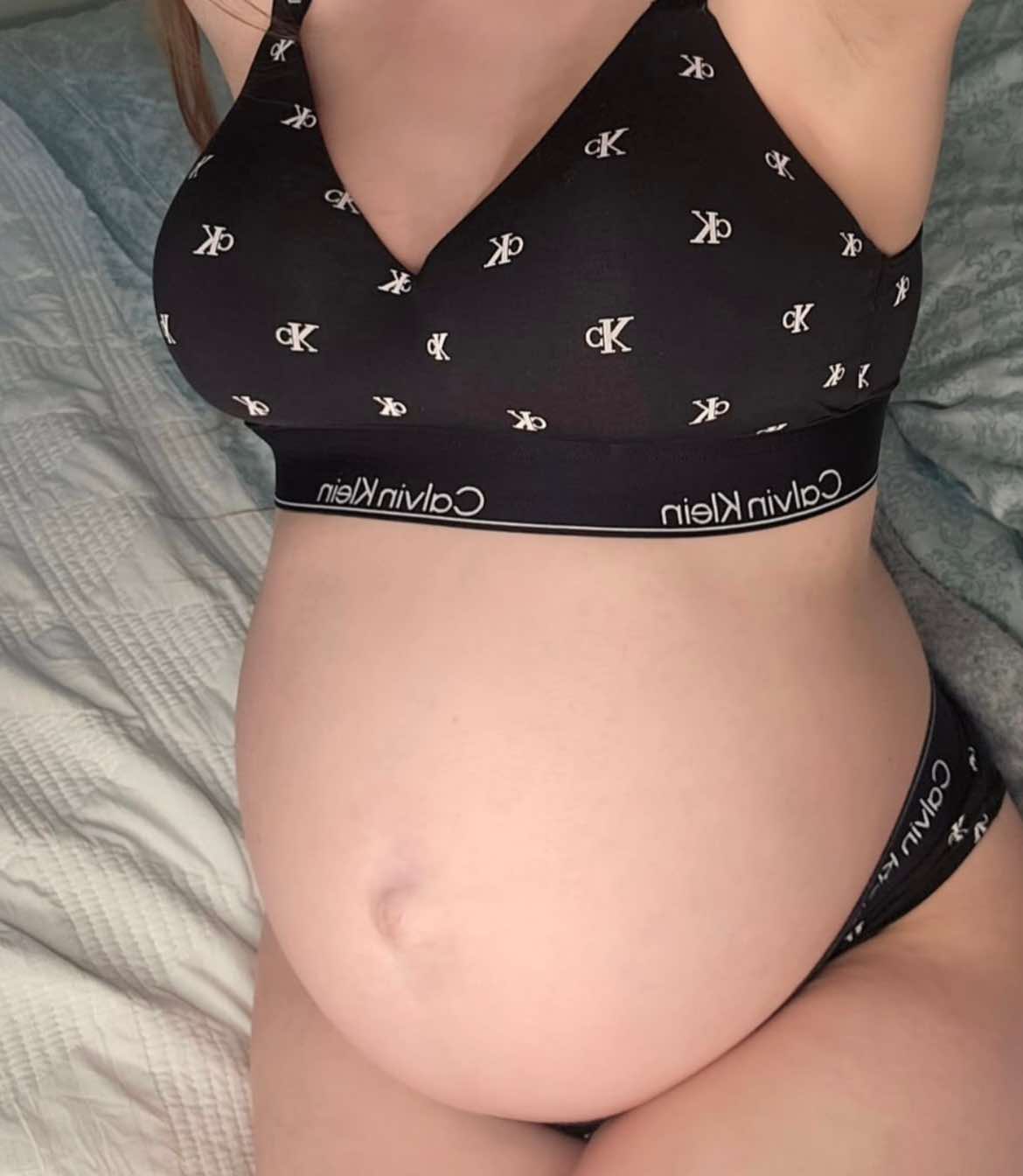 @Username373746264637