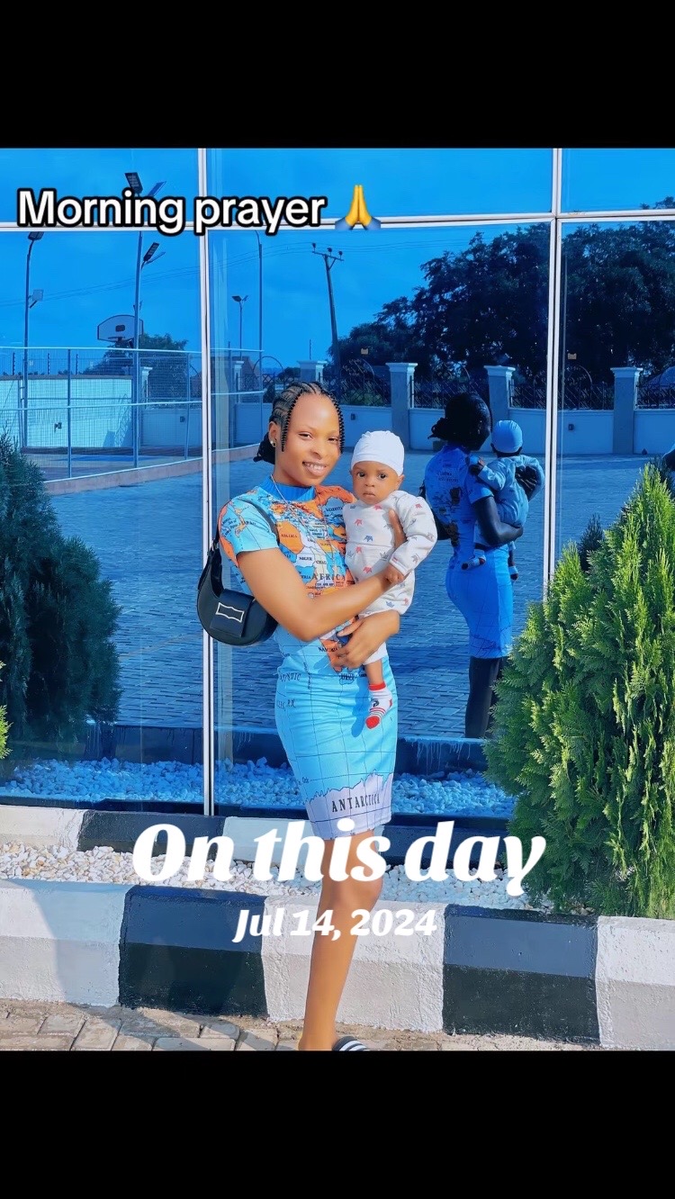 @IFEMIDE ❤️ and mum 🫂❤️🎀🌸