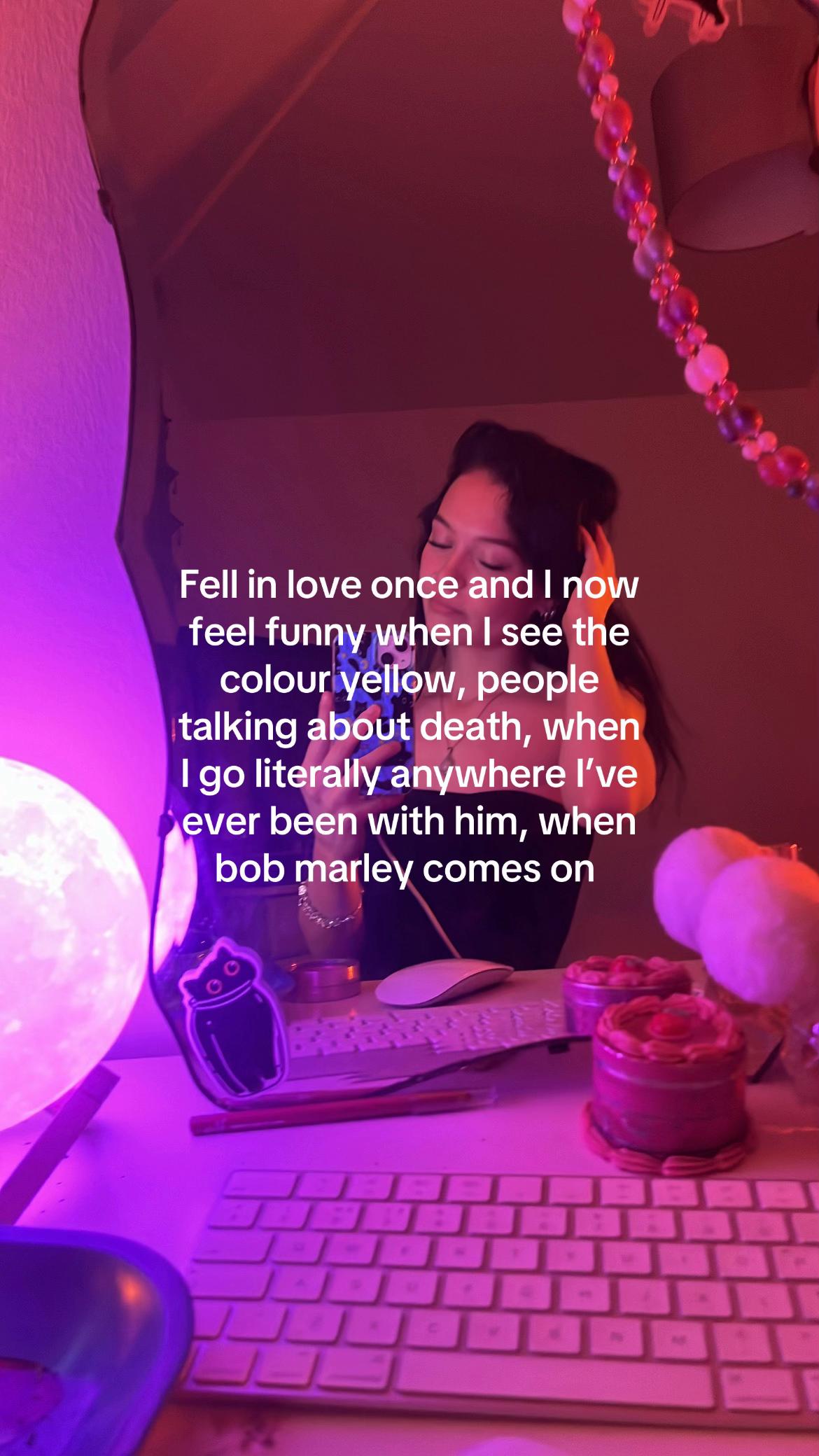 @ℭ𝔥𝔞𝔯𝔦𝔰✭🐈&zwj;⬛