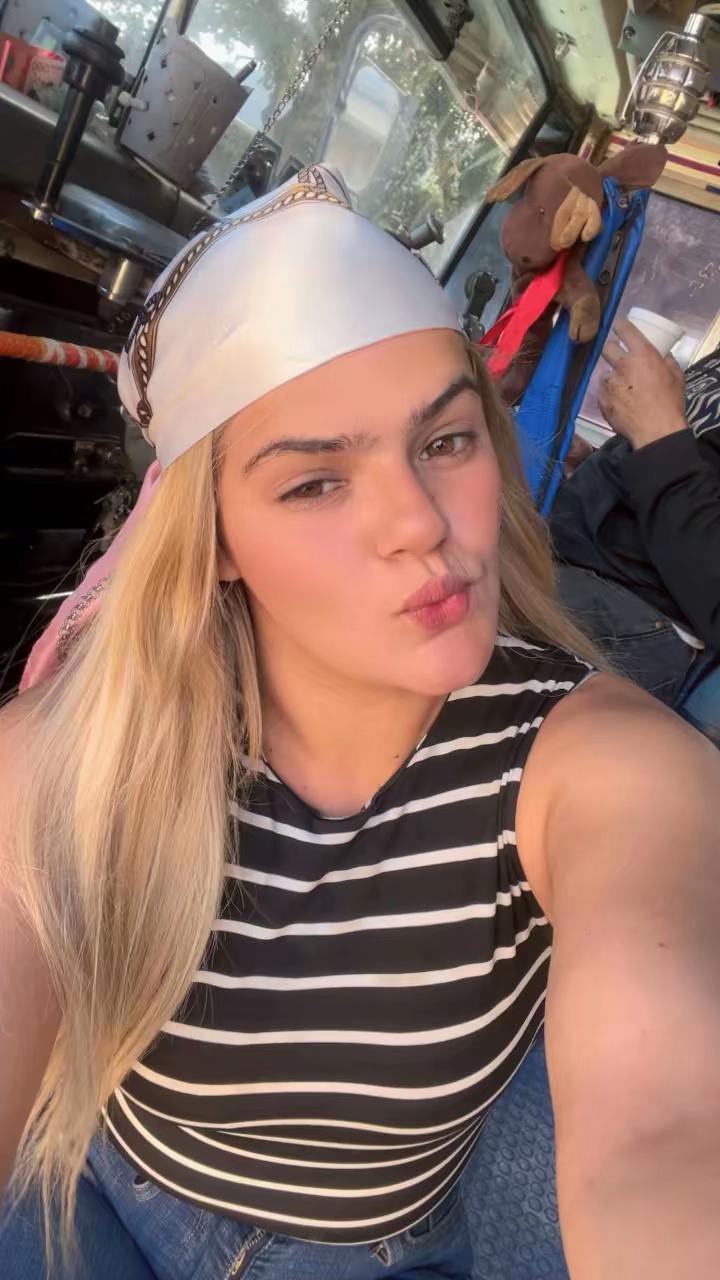 @️Jennifer Bland&oacute;n🦦🚍