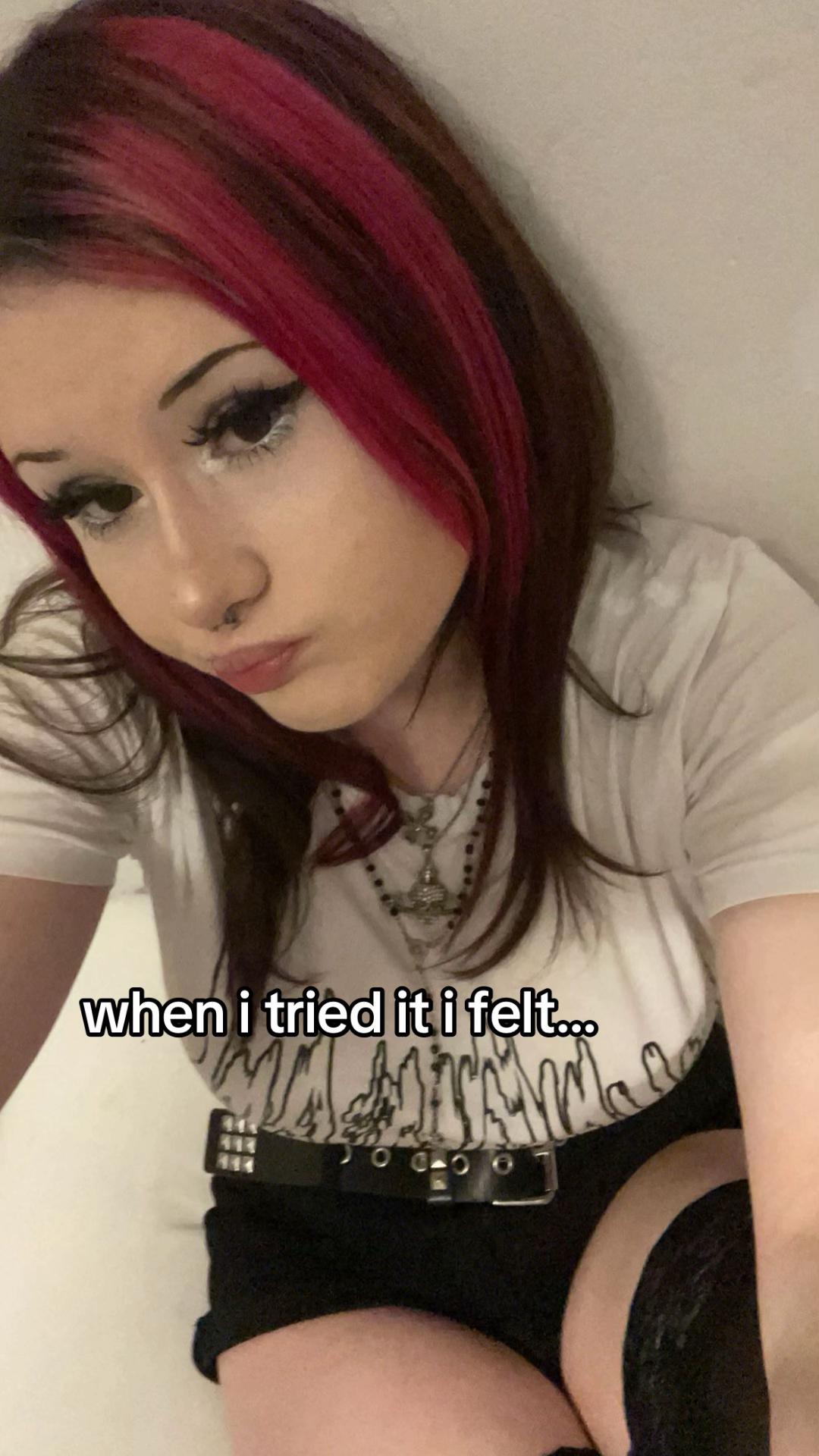 @𝔣𝔯𝔢𝔶𝔞🧟&zwj;♀️🎀