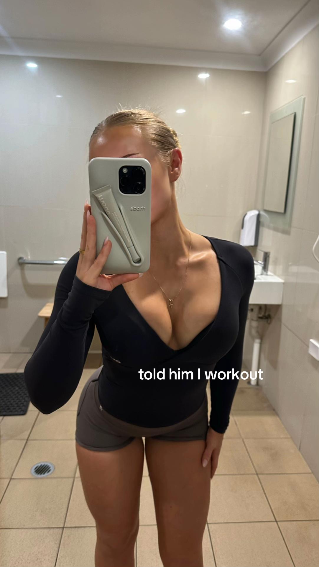 @holliechamberlain