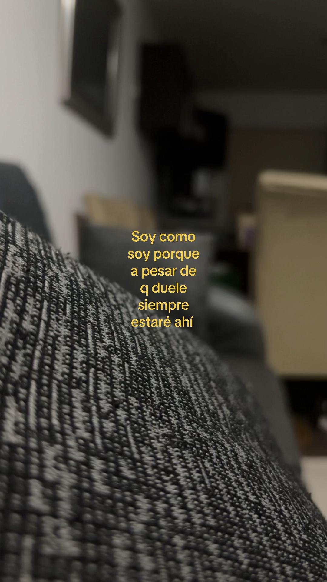 @✌🏻🙂&zwj;&harr;️