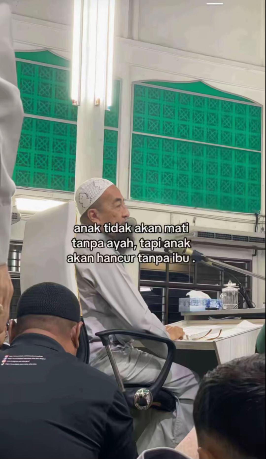 @M/F