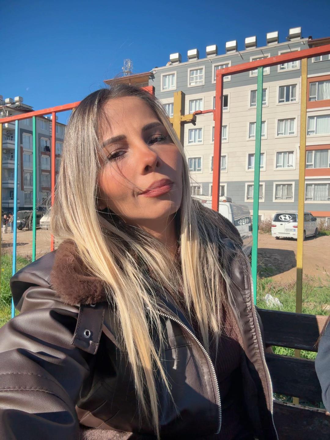 @Burcu&ouml;zeryavuz