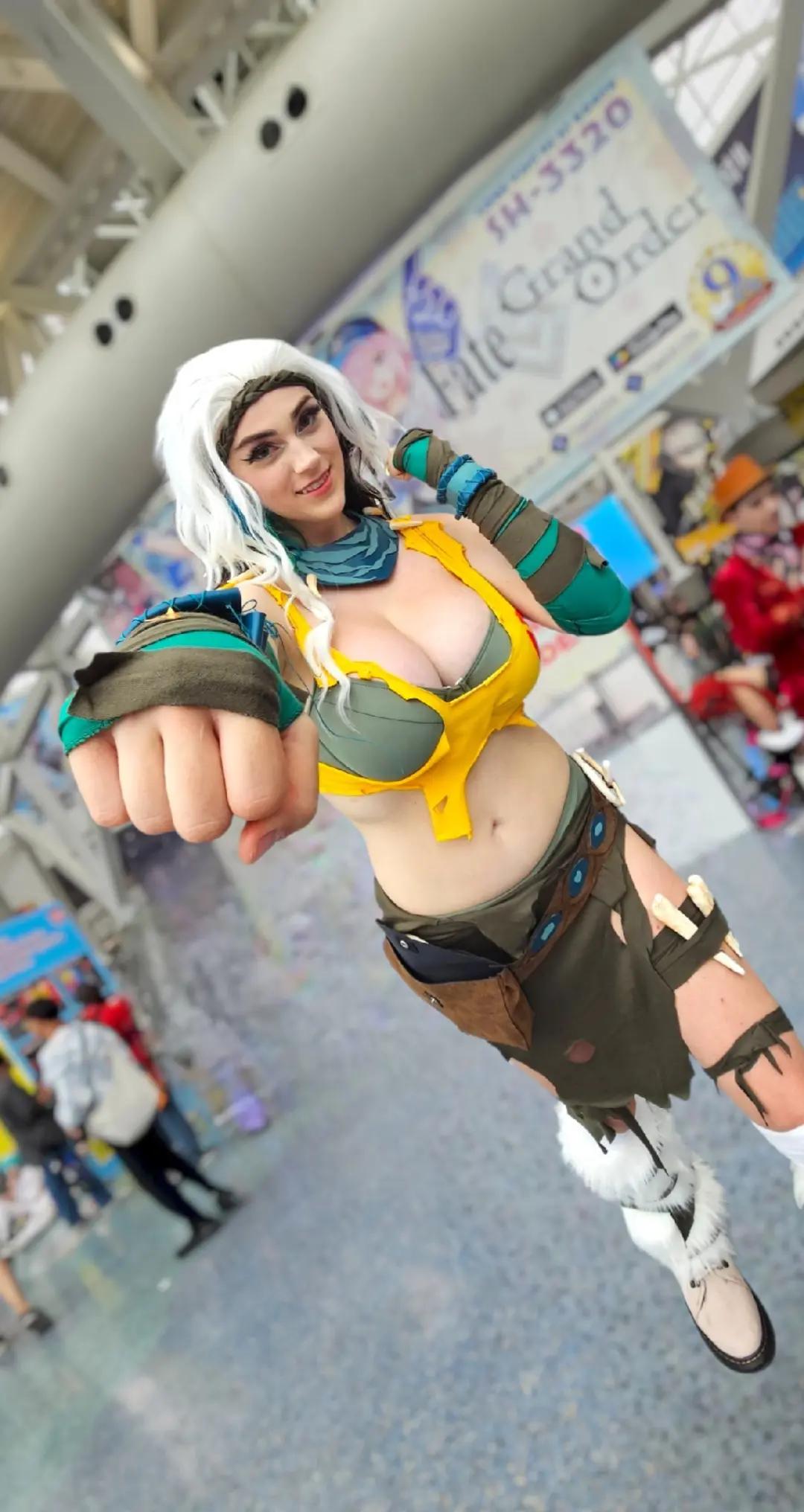 @CosplayAnime4K