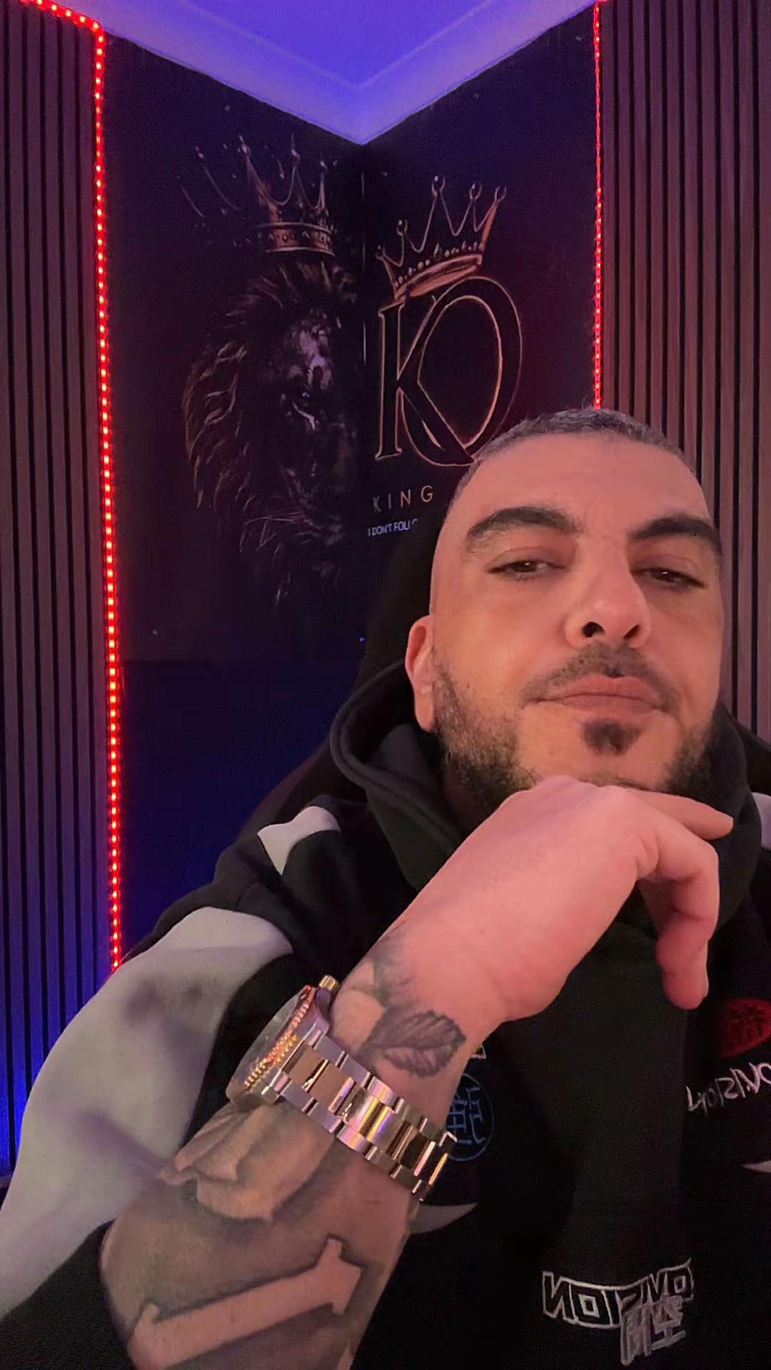 @𝐊𝐈𝐍𝐆 𝐎𝐌𝐙👑