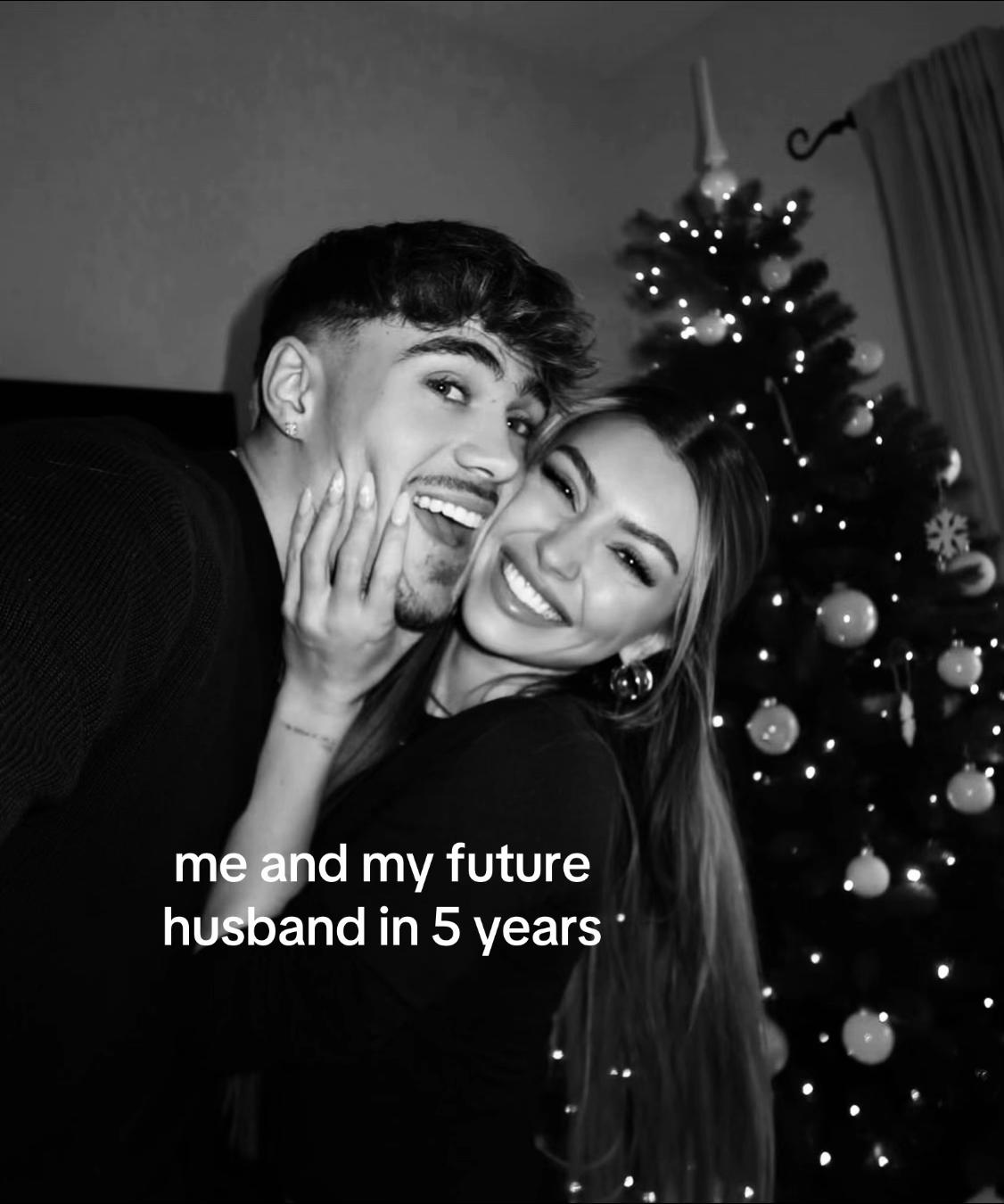 @𝐄