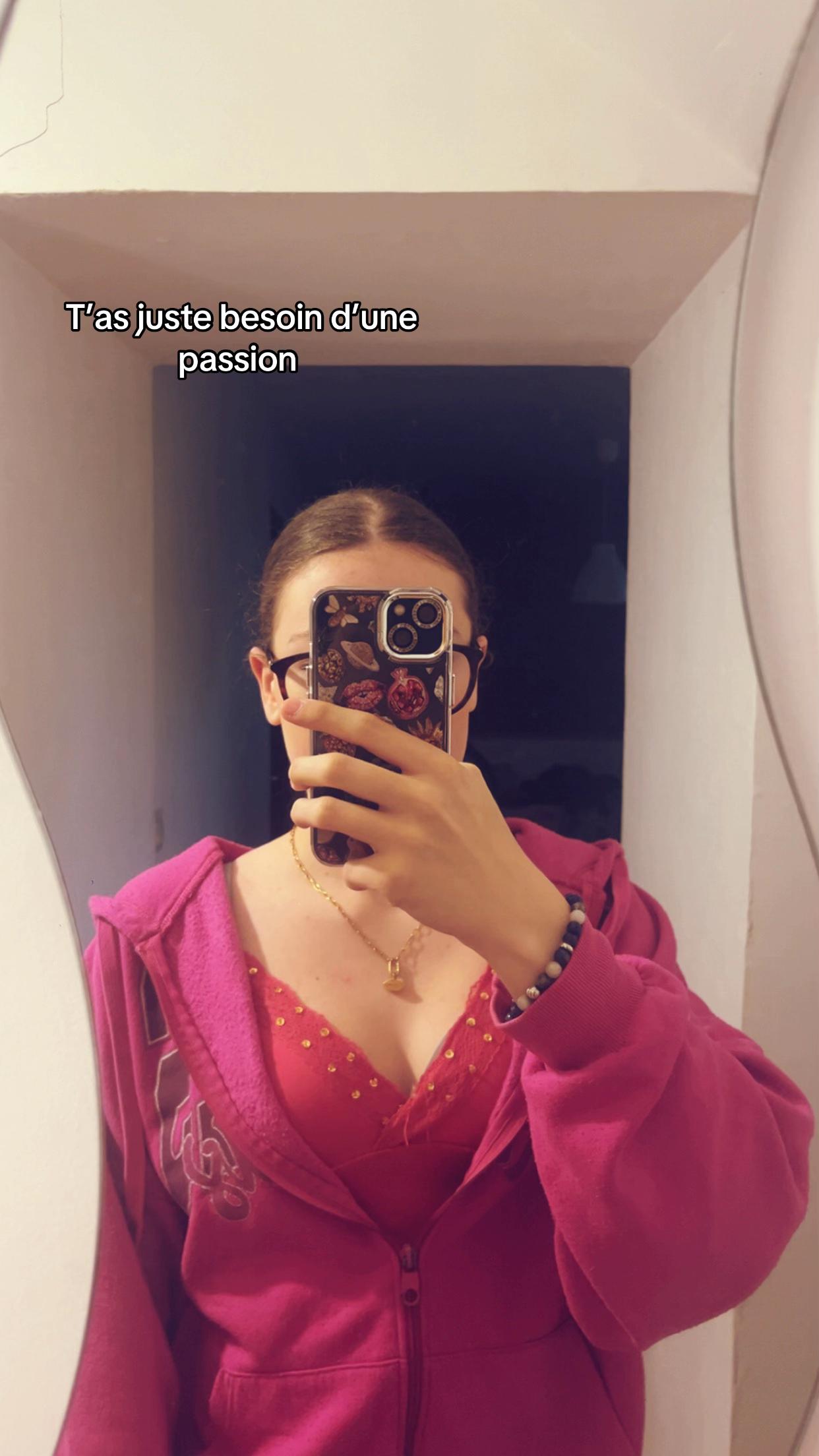@Adèle_ 💋ᥫ᭡