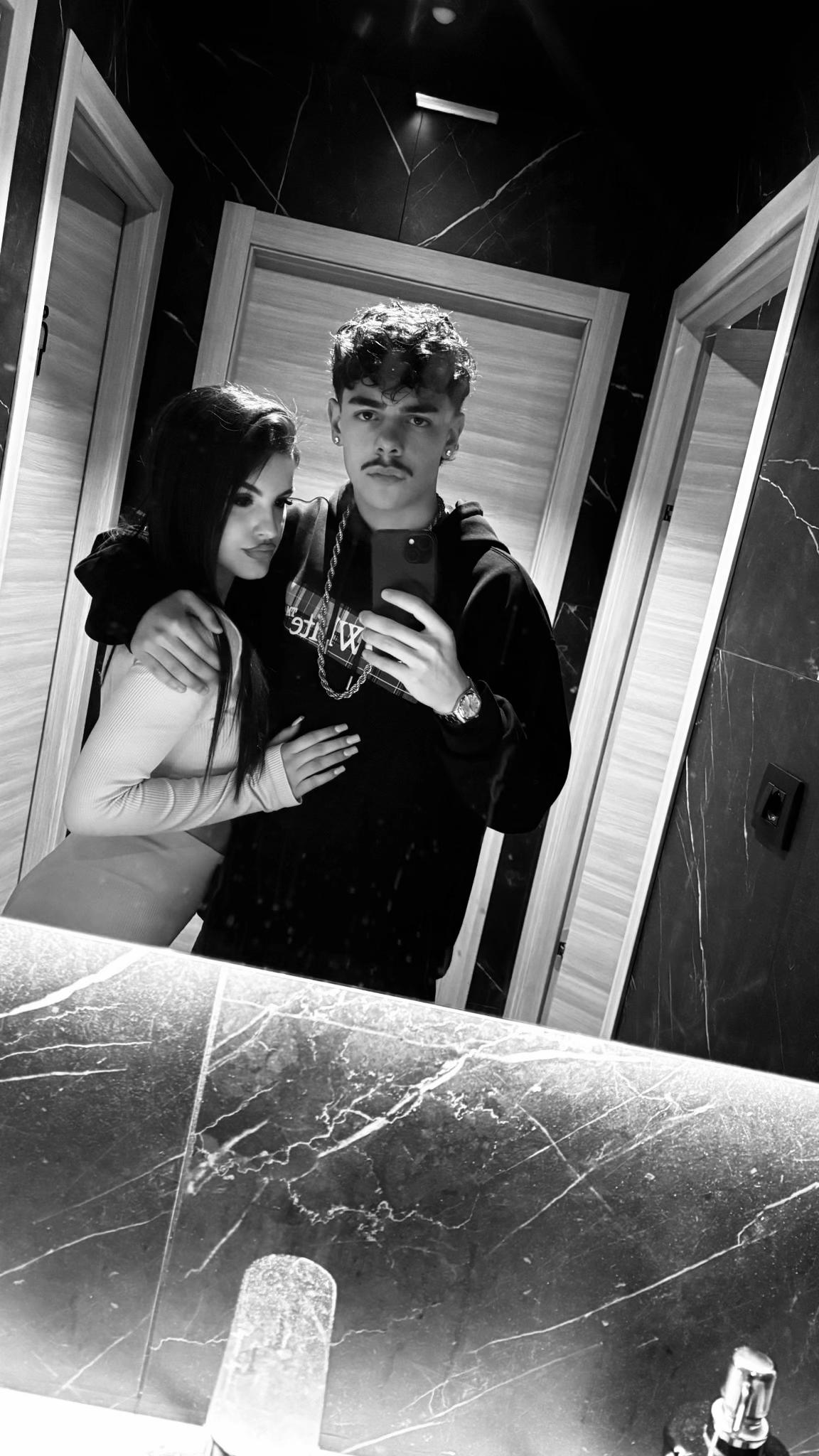 @🖤
