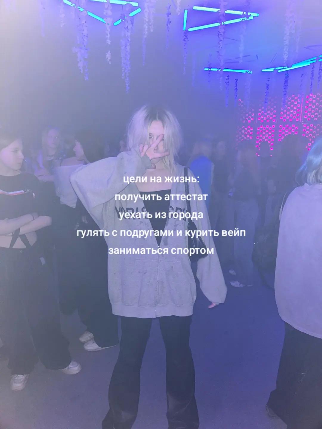 @)