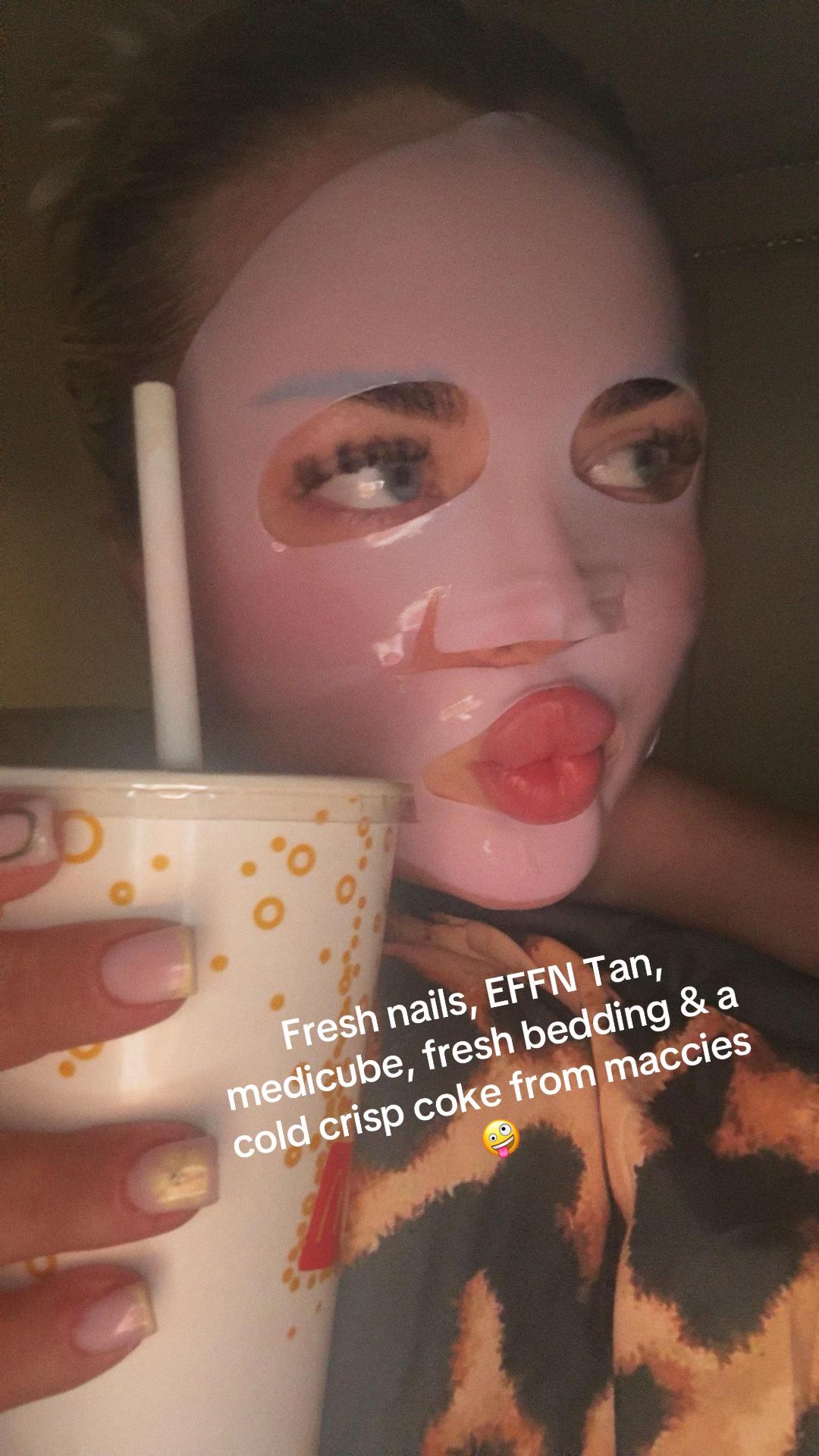 @M O L L S