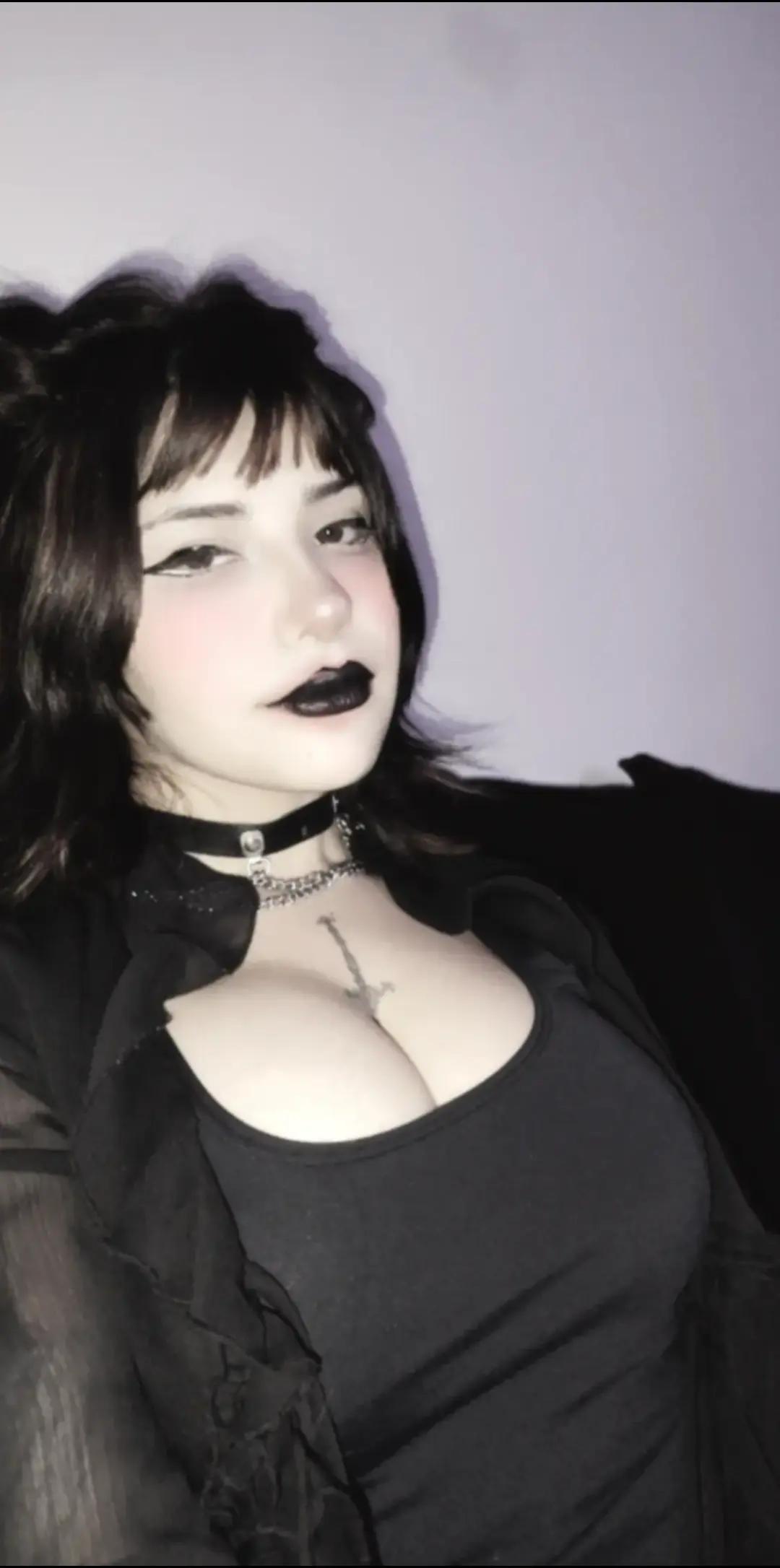 @Lilly Goth 🕷️